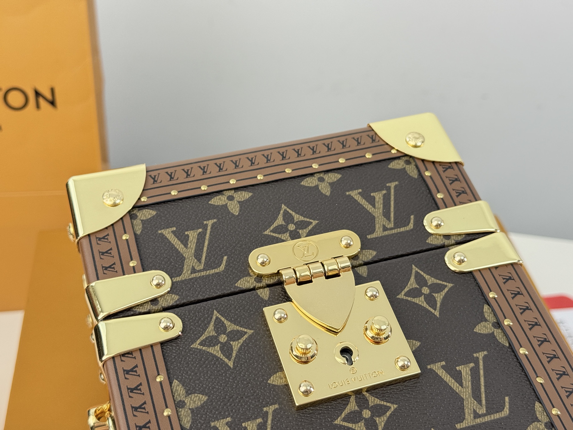 LV the Camera Box