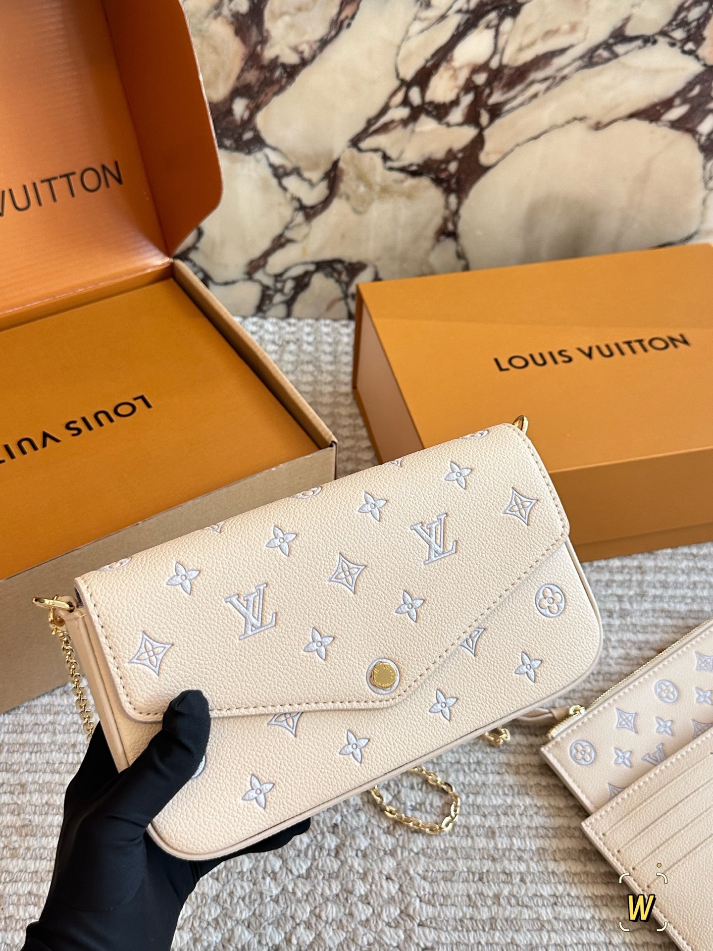 LV POCHETTE F&Eacute;LICIE