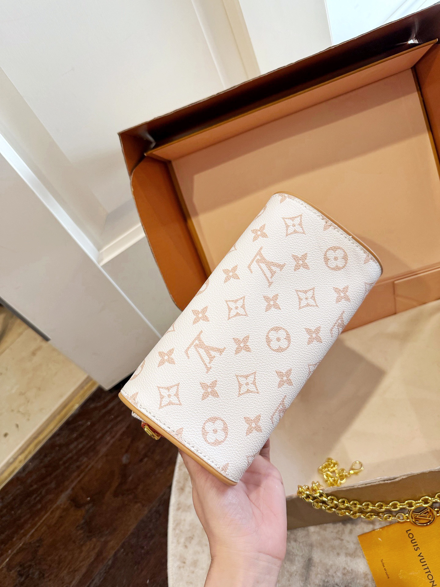LV Pochette Camille