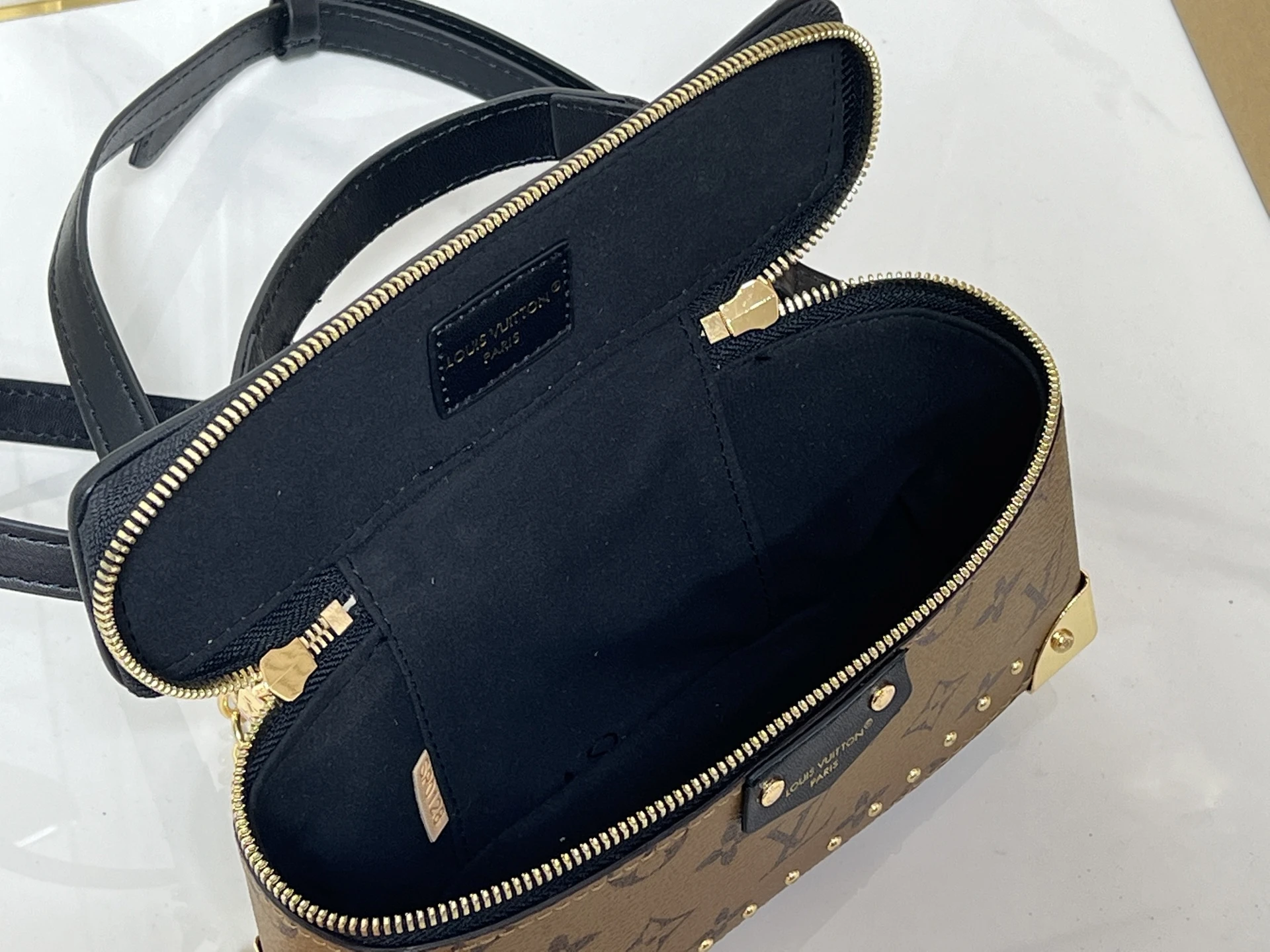 VANITY POUCH TRUNK
