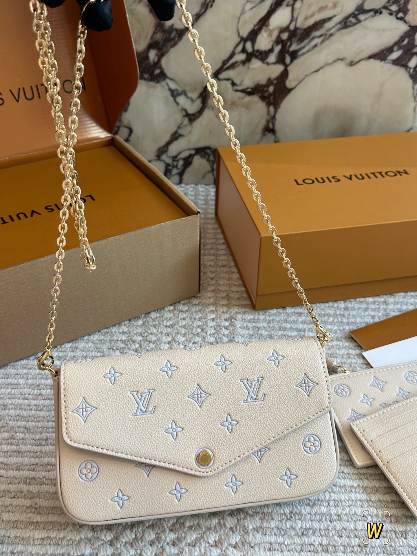LV POCHETTE FÉLICIE