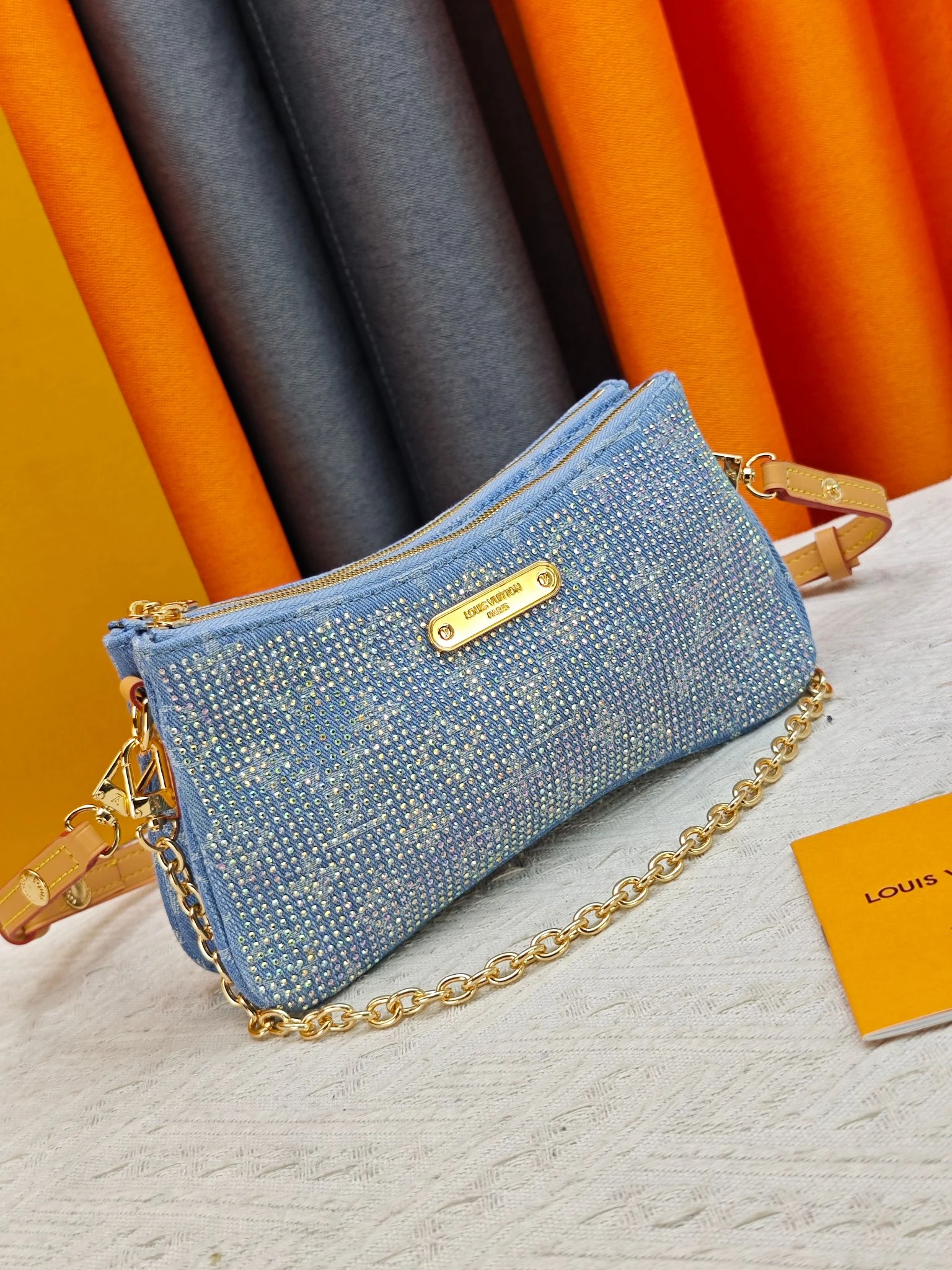 LV Liv Pochette