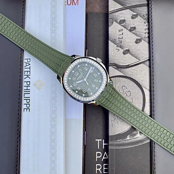 5267/200A-011-Patek Philippe AQUANAUT