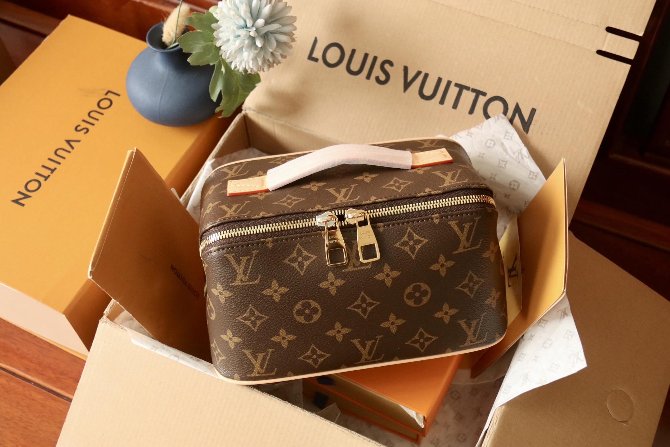 LV TOILETRY BAG
