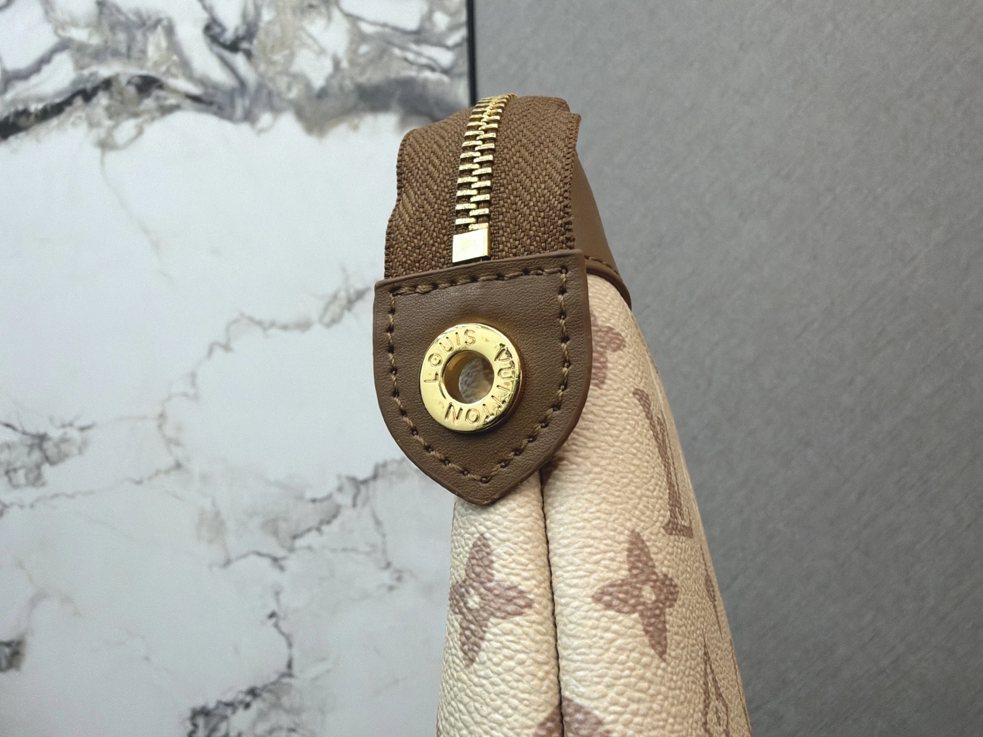 LV POCHETTE VOYAGE
