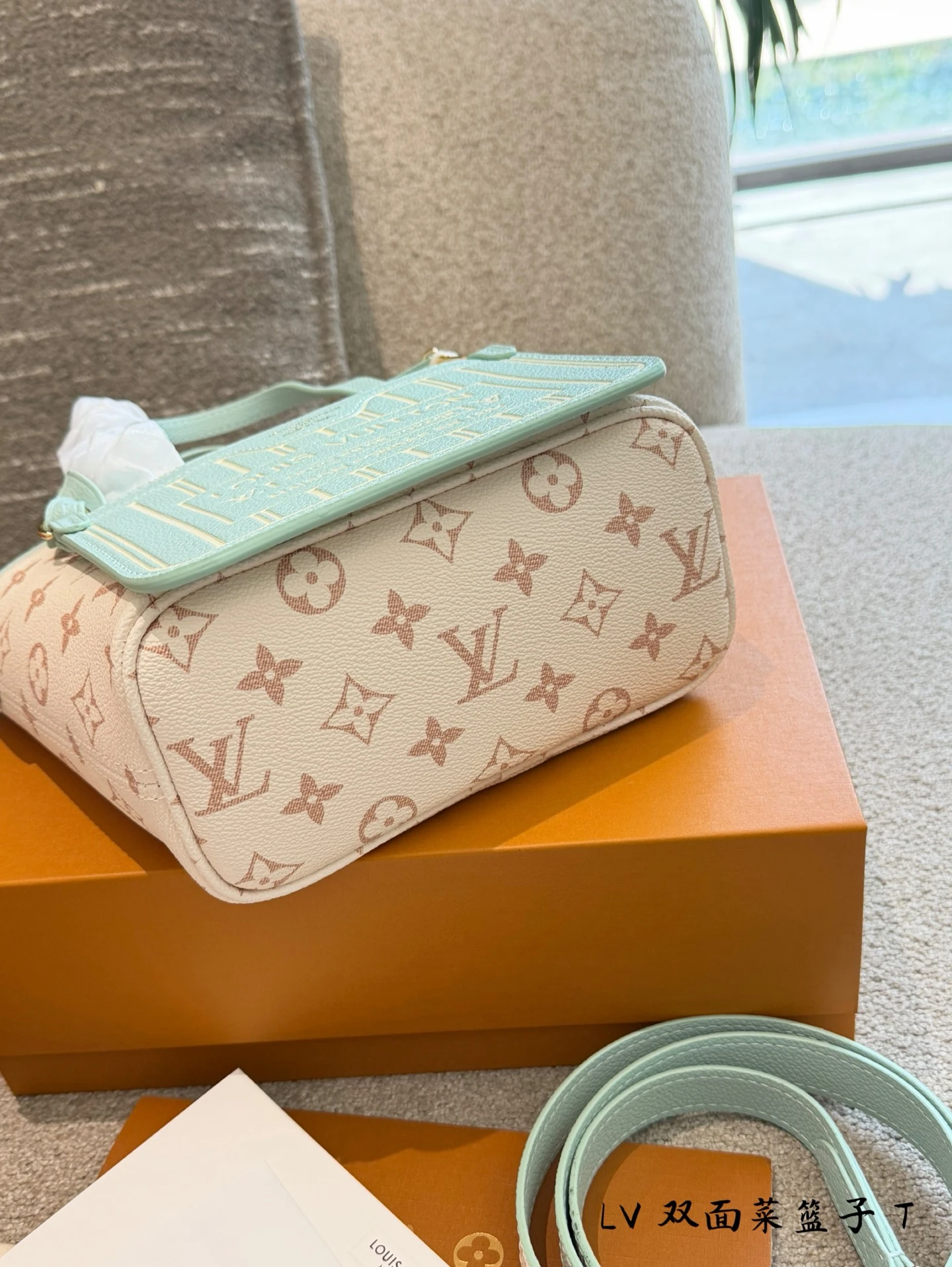 Louis Vuitton Neverfull BB
