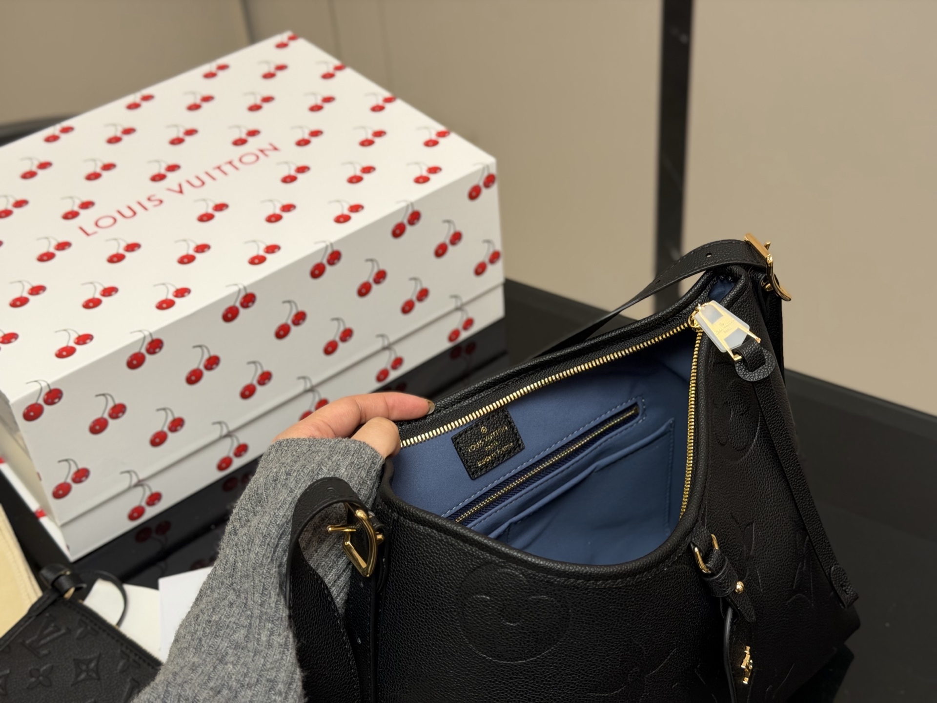 Lv CarryAll