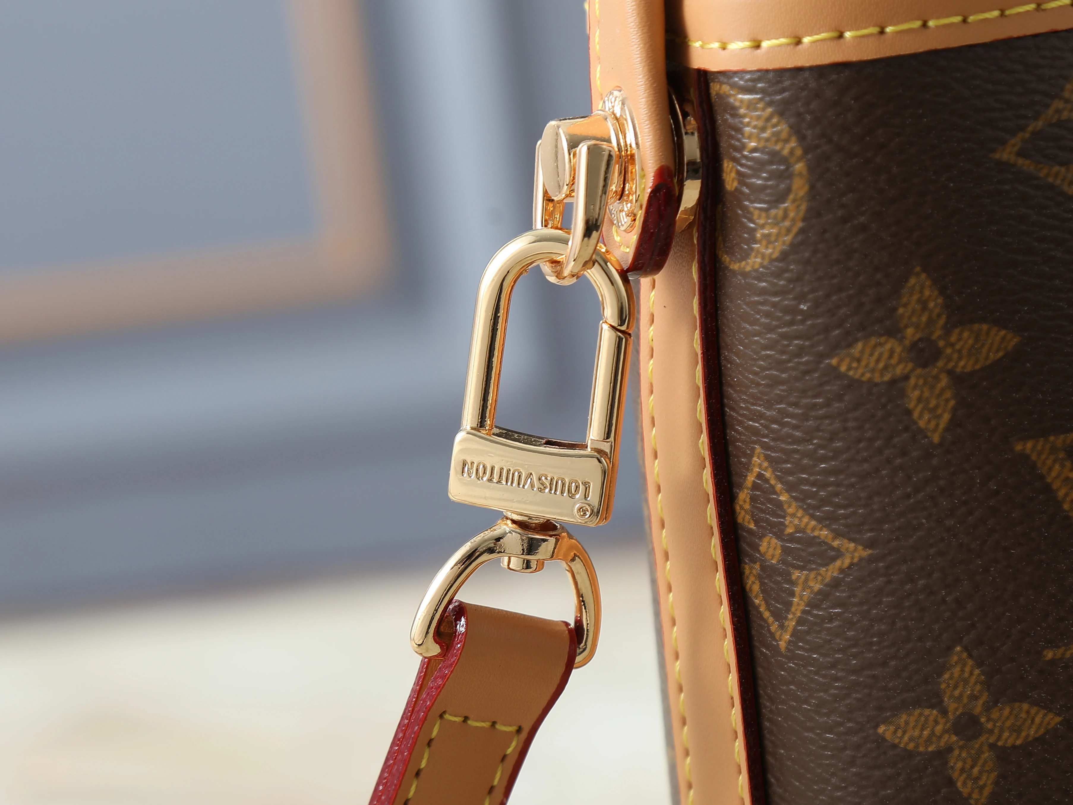 Nano Noé Shoulder Bag