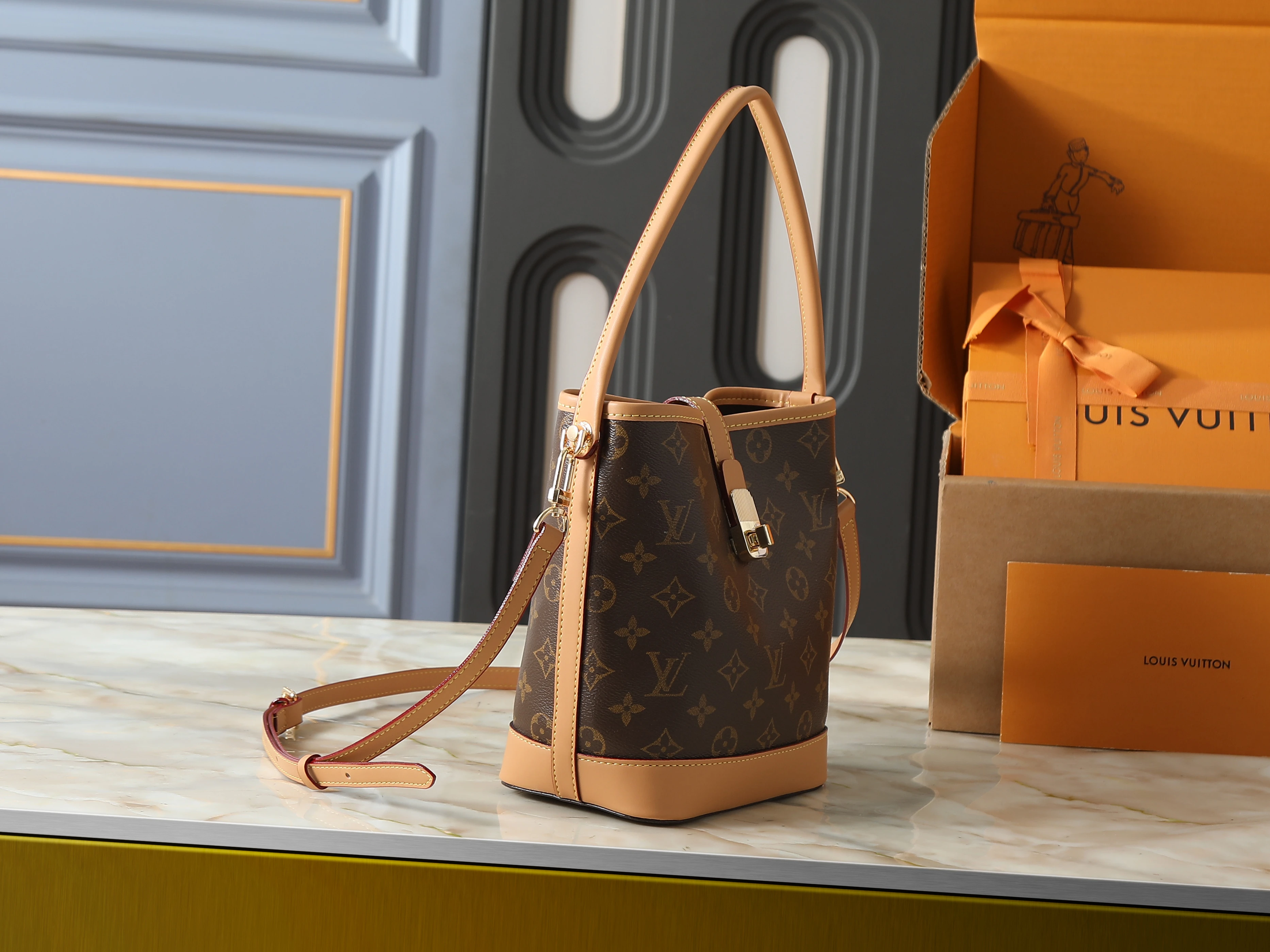 Nano Noé Shoulder Bag