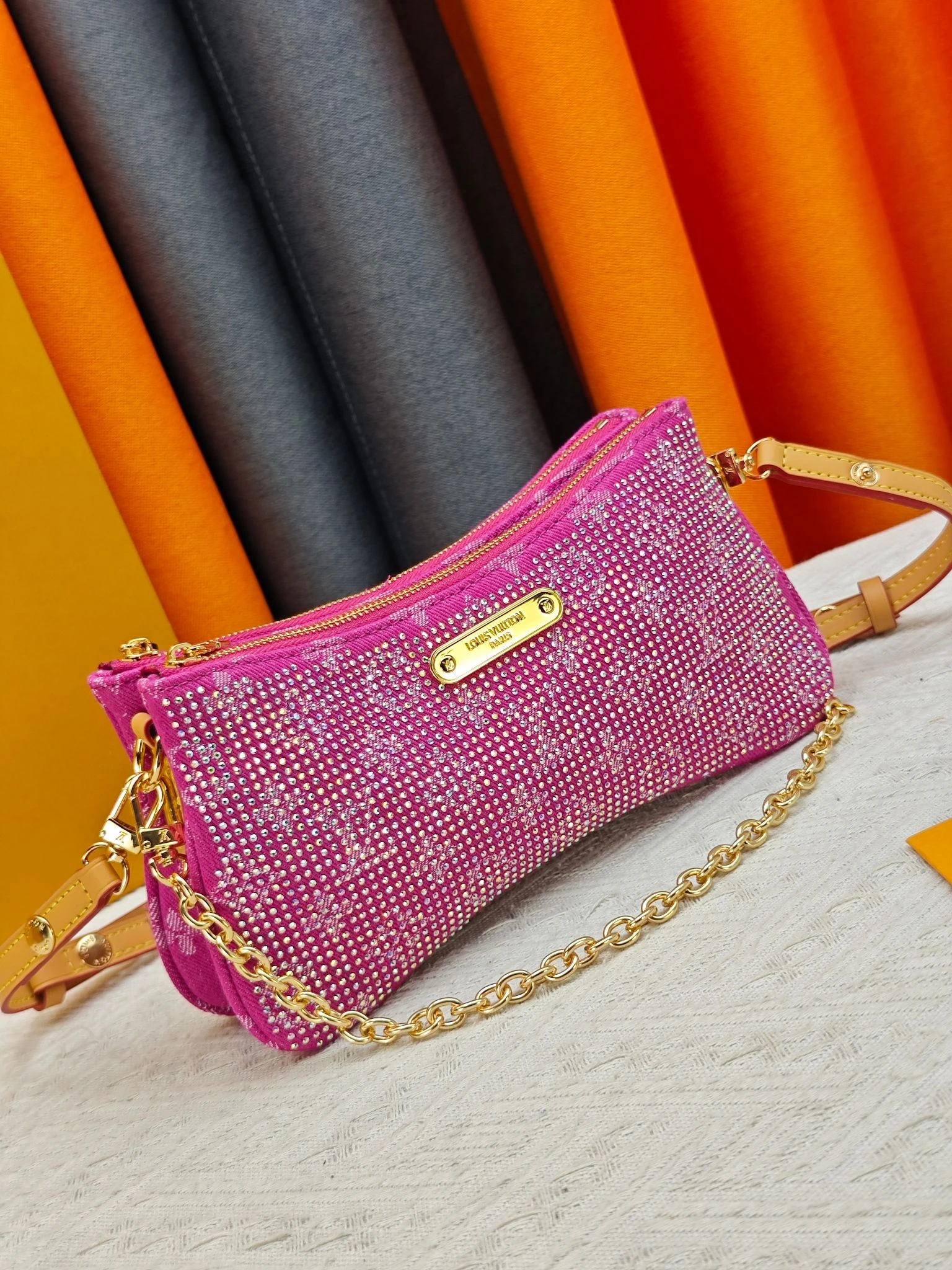 LV Liv Pochette