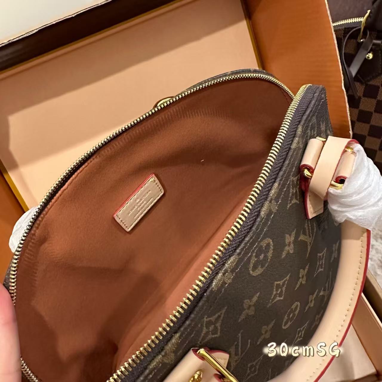 Louis Vuitton ALMA30