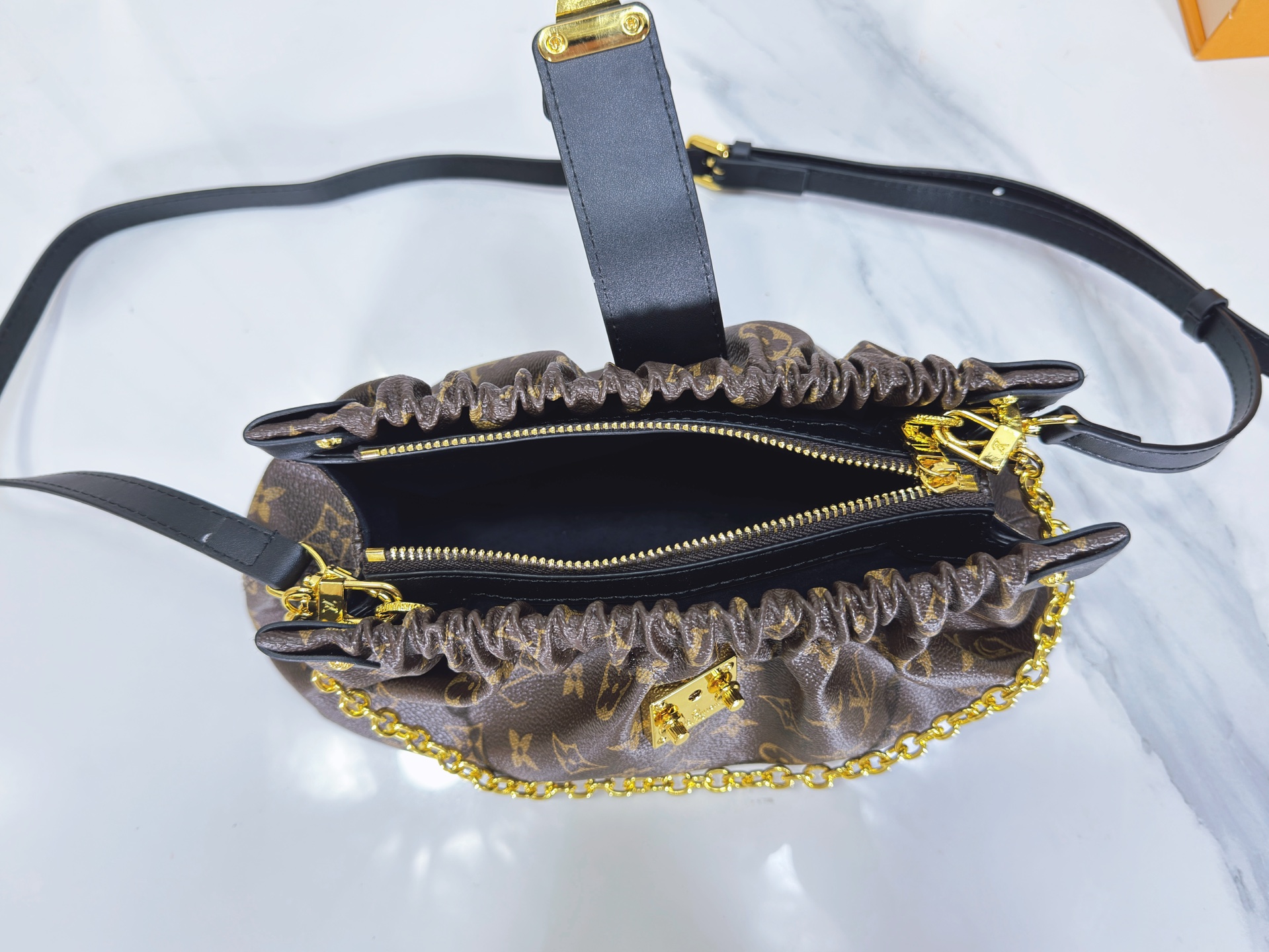 2026 Cruise POCHETTE SLING