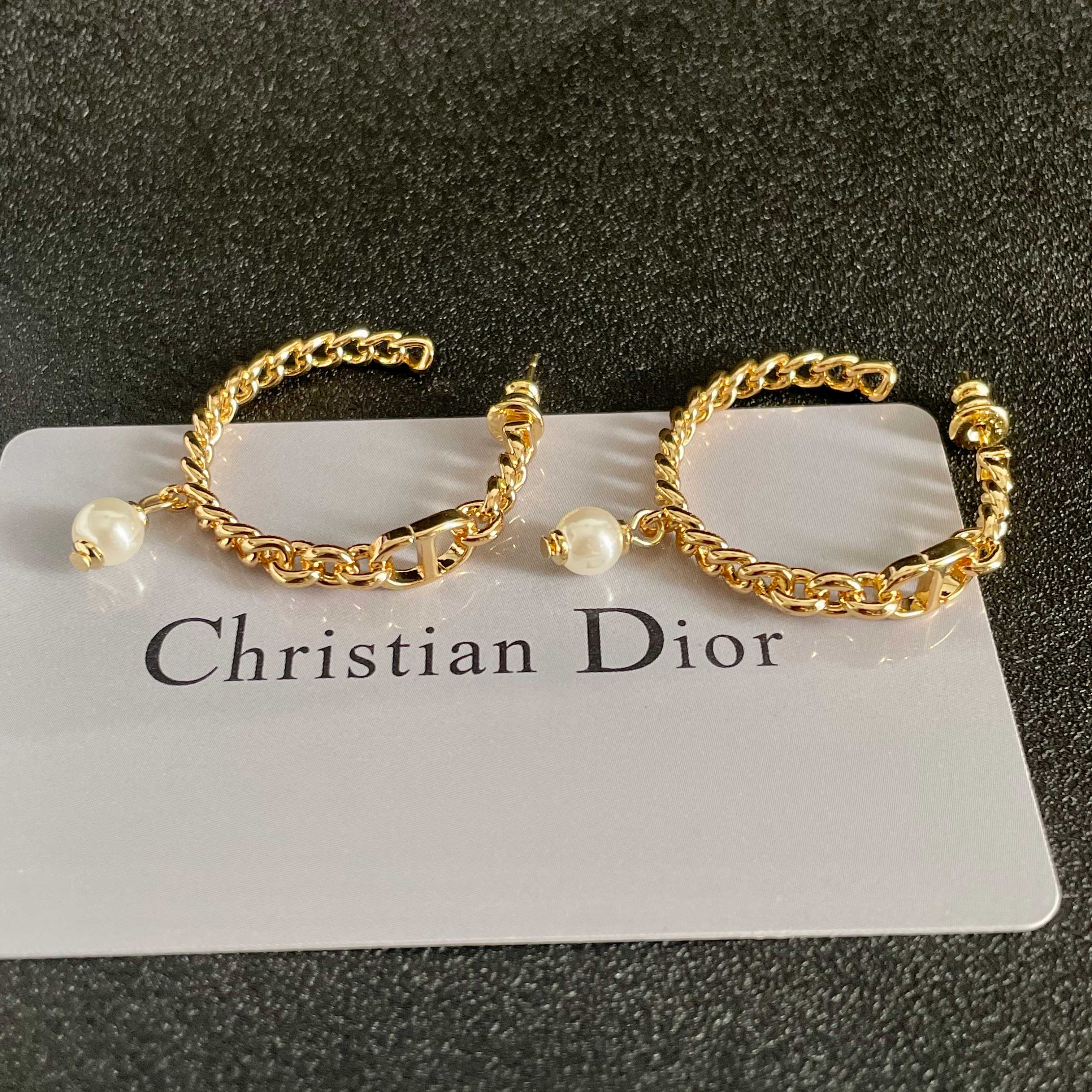 DIOR EARRING 50