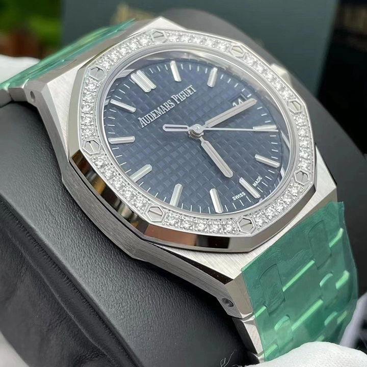 ROYAL OAK SELFWINDING 50TH ANNIVERSARY Ref. 77451ST.ZZ.1361ST.02