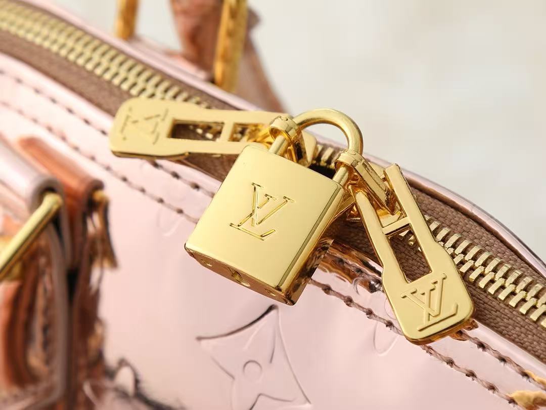 Louis Vuitton ALMA 32