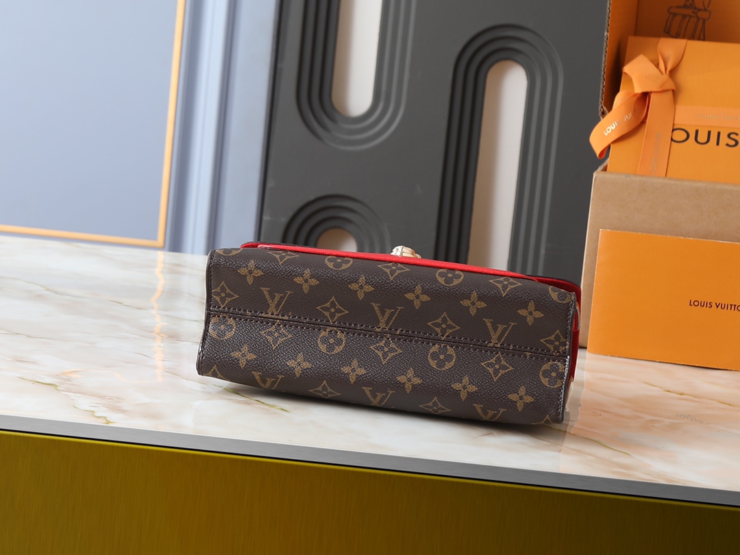 LV Victoire Chain Bag