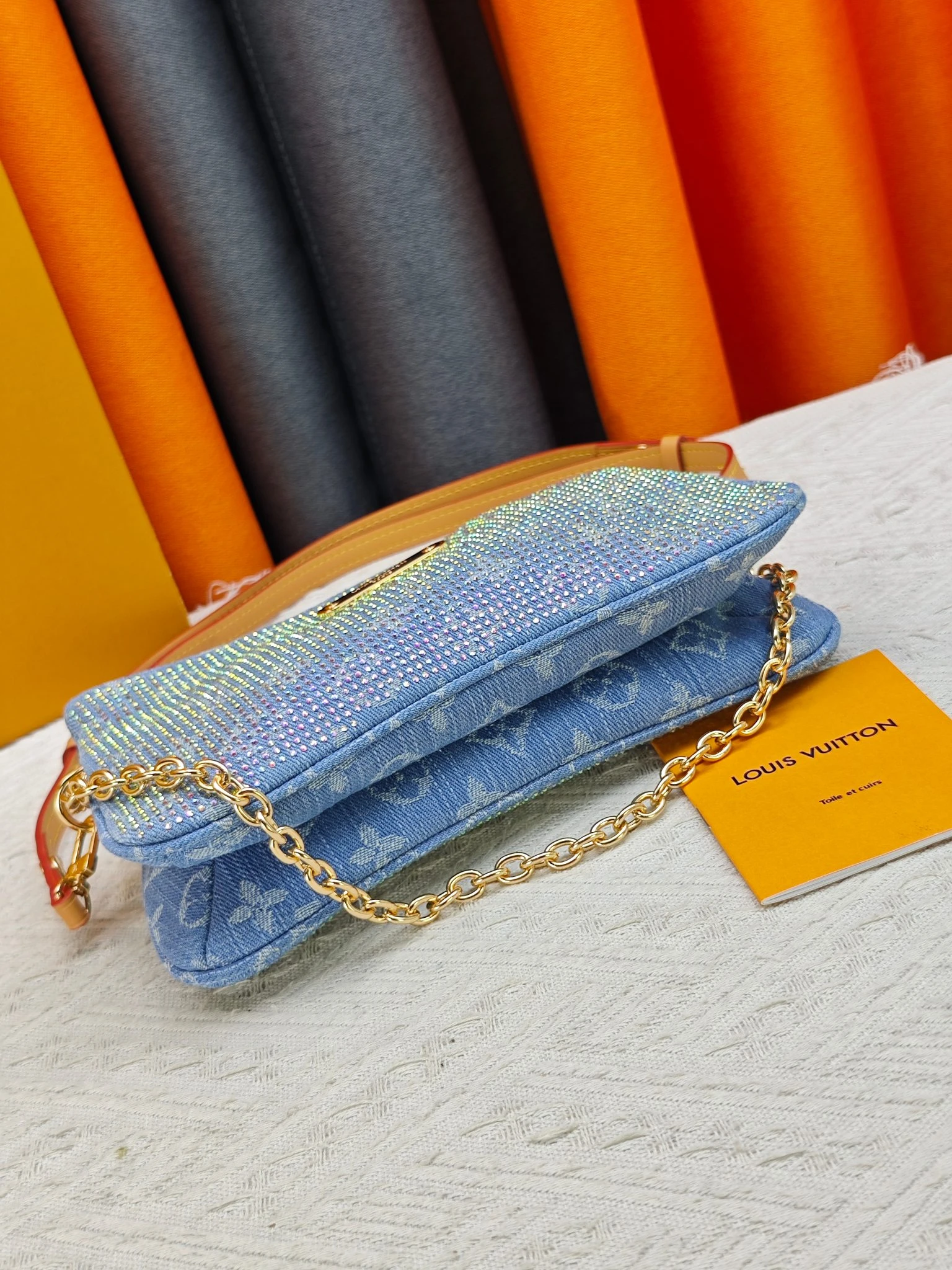 LV Liv Pochette