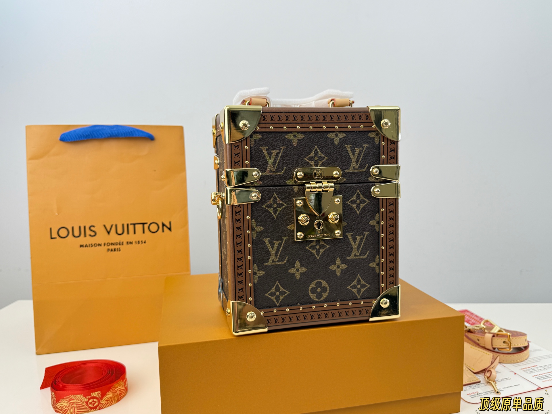 LV the Camera Box