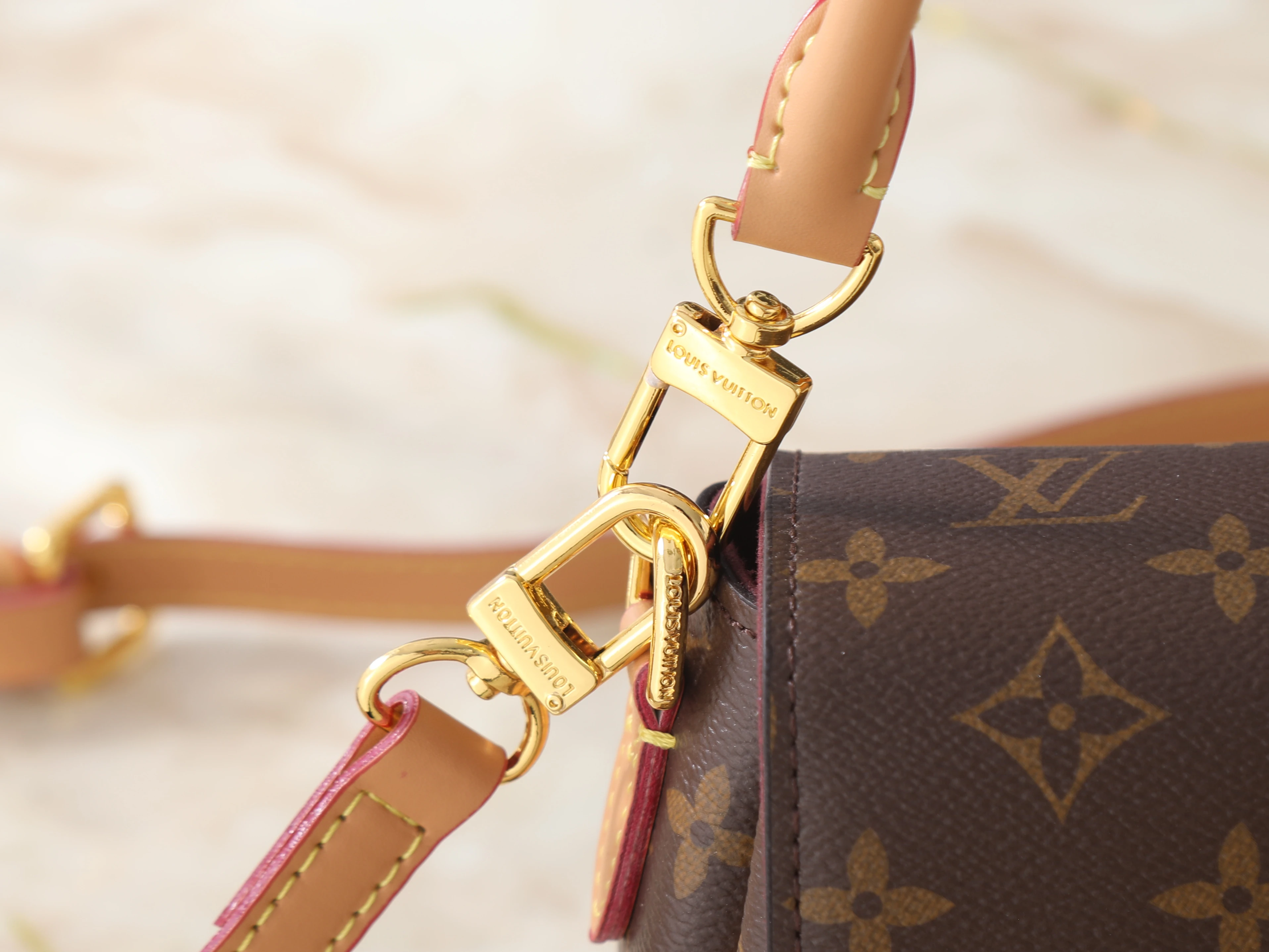 LV Pochette Métis Soft