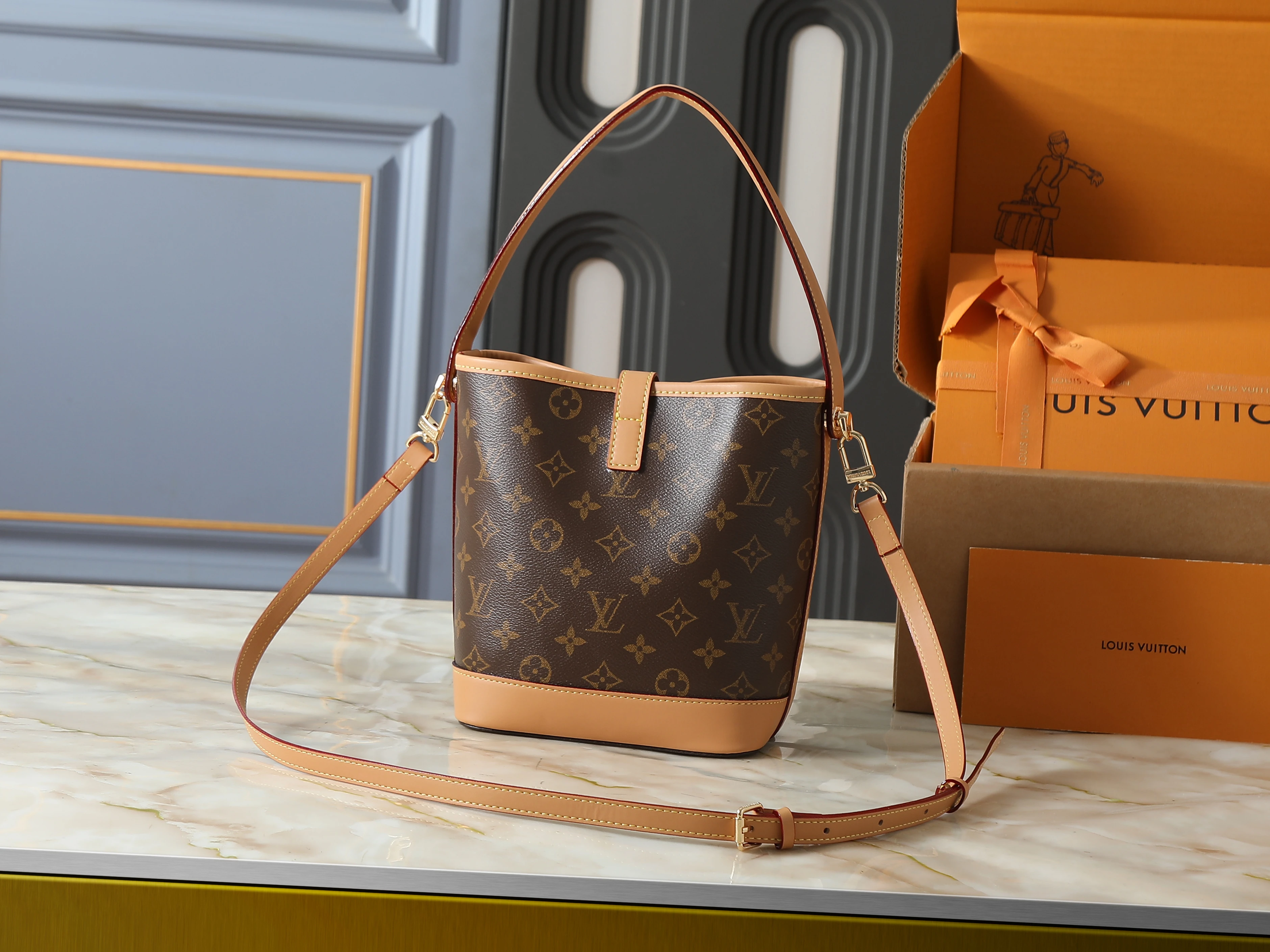 Nano Noé Shoulder Bag