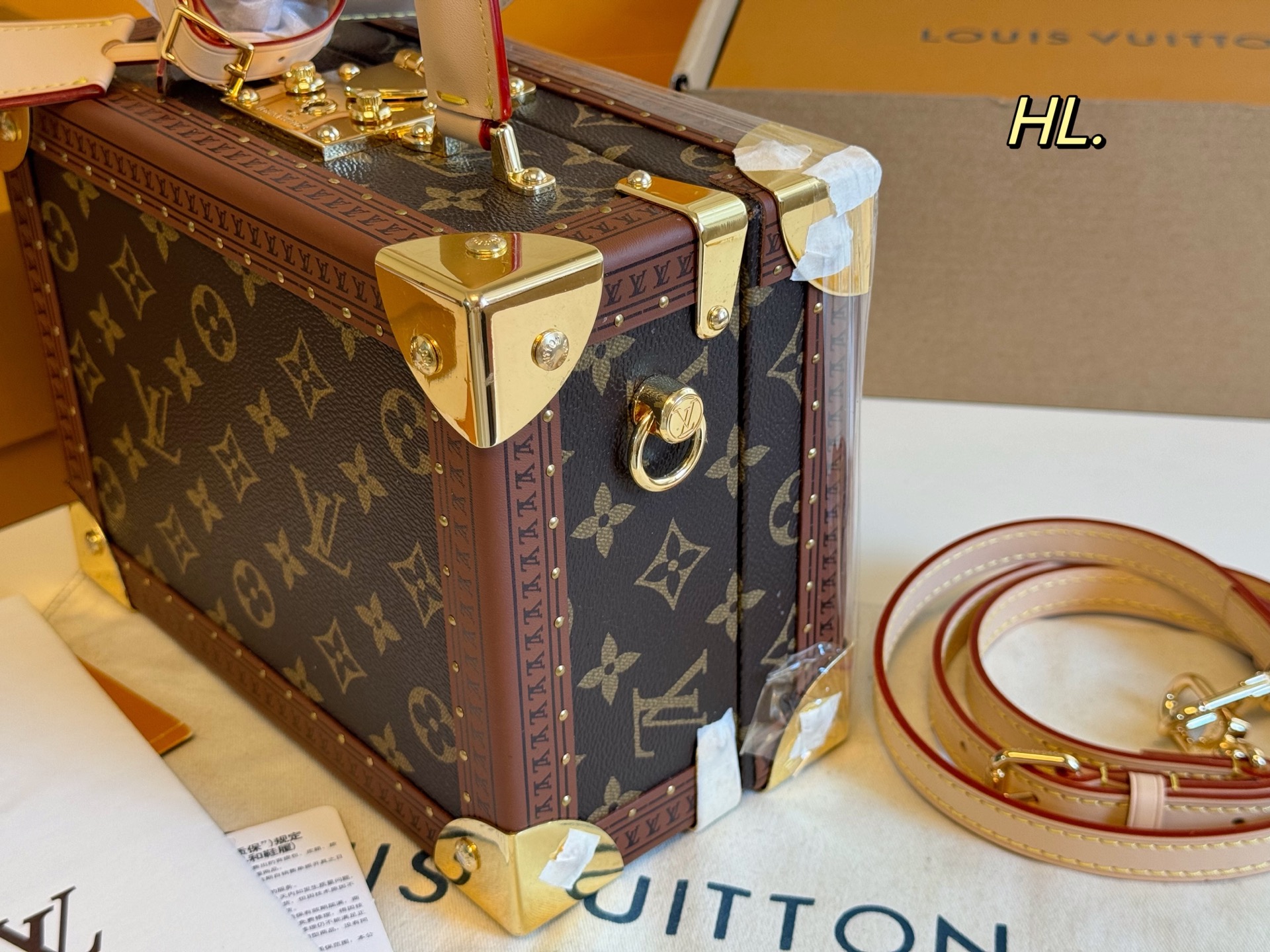 LV Valisette