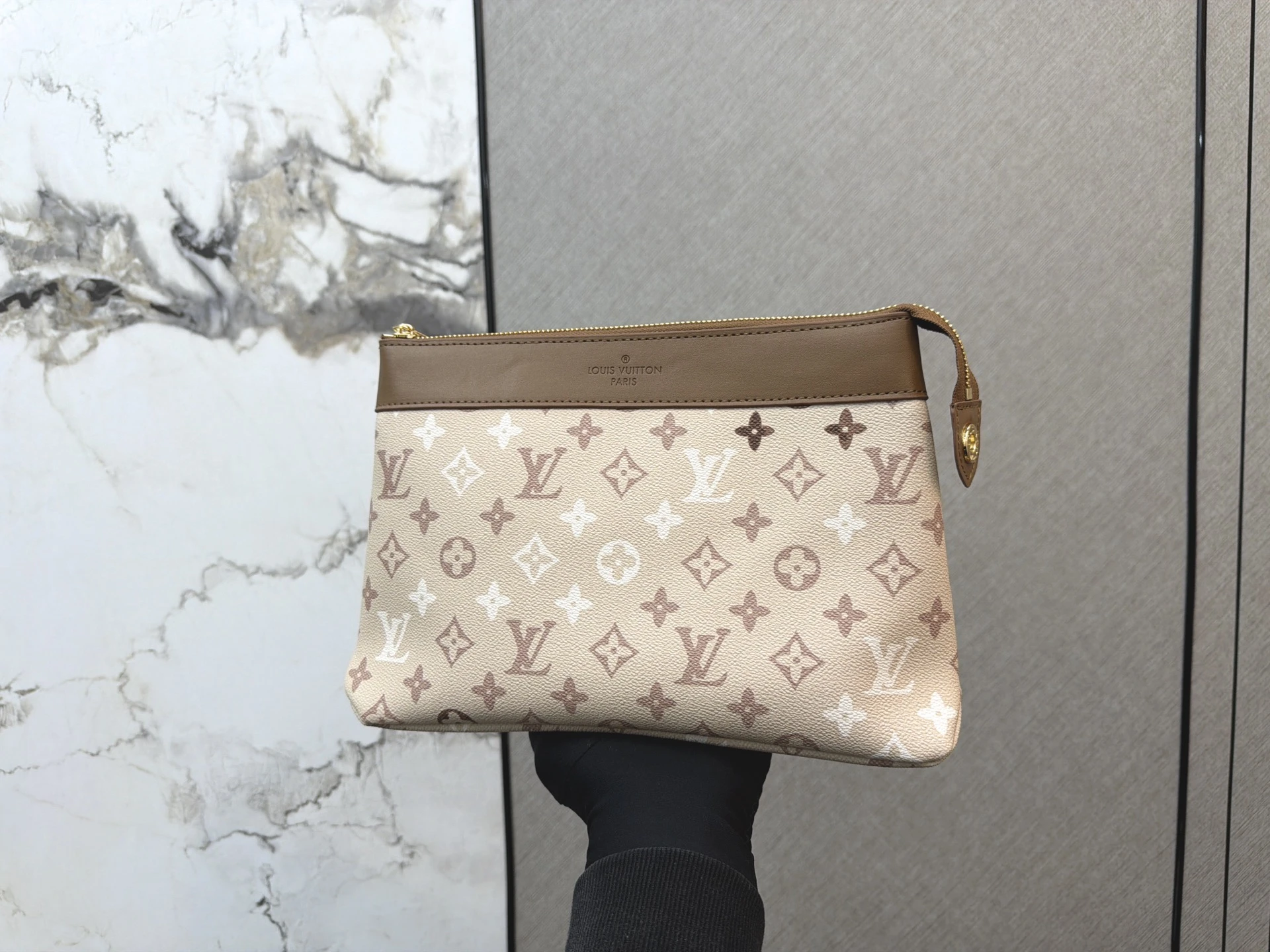 LV POCHETTE VOYAGE