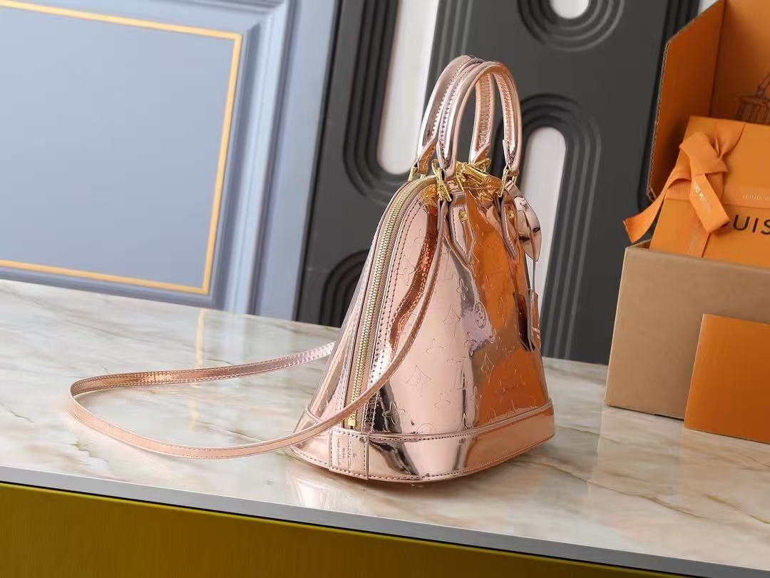Louis Vuitton ALMA 32