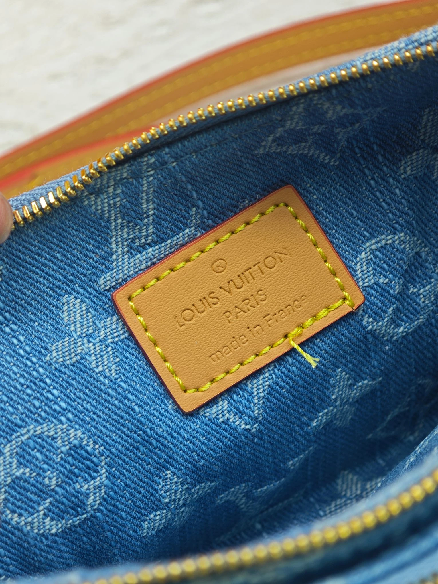 LV Liv Pochette