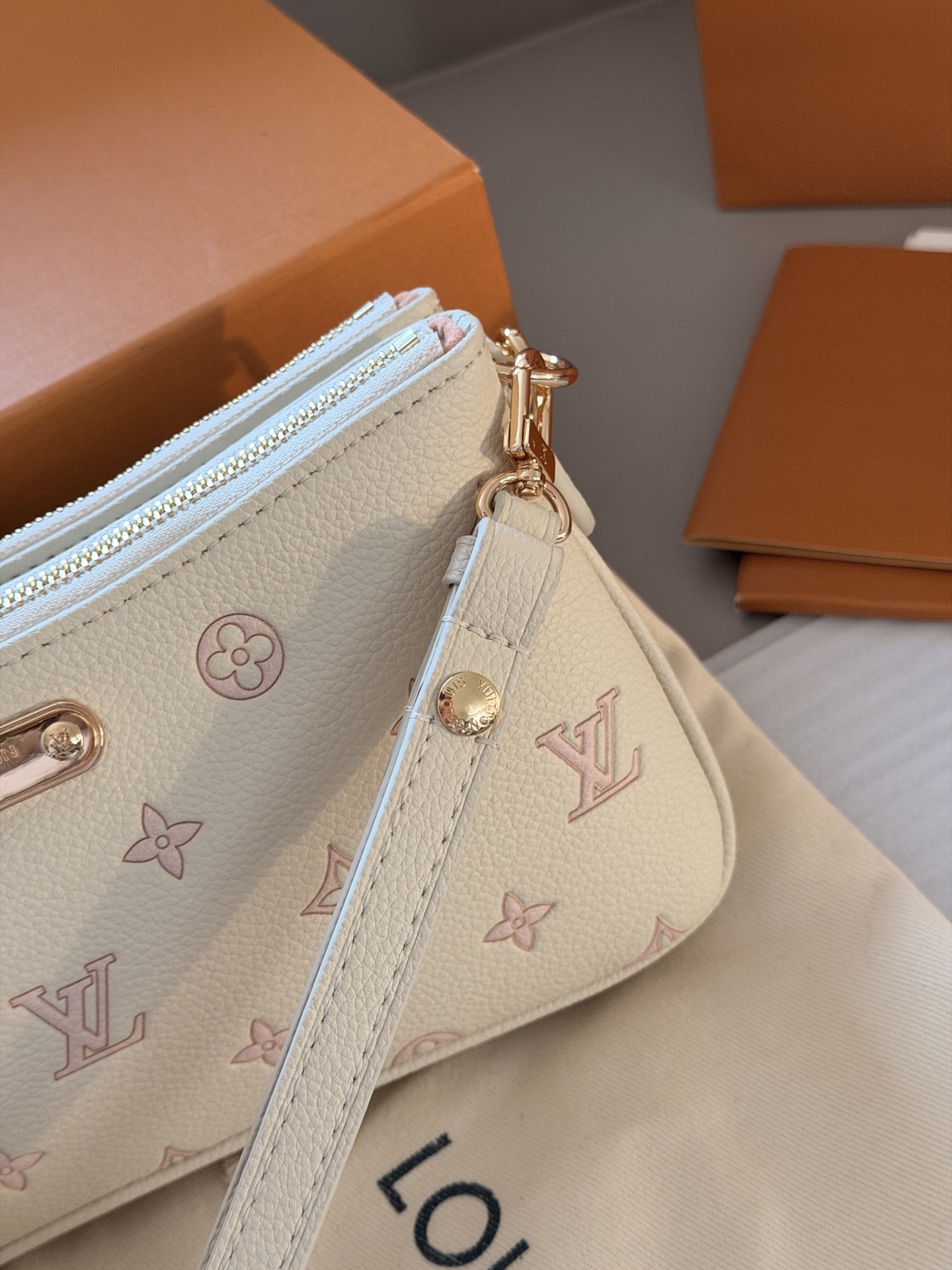 Liv Pochette