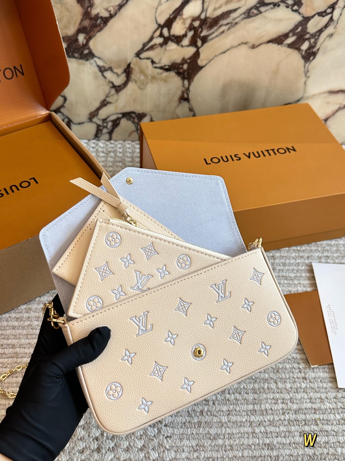 LV POCHETTE FÉLICIE