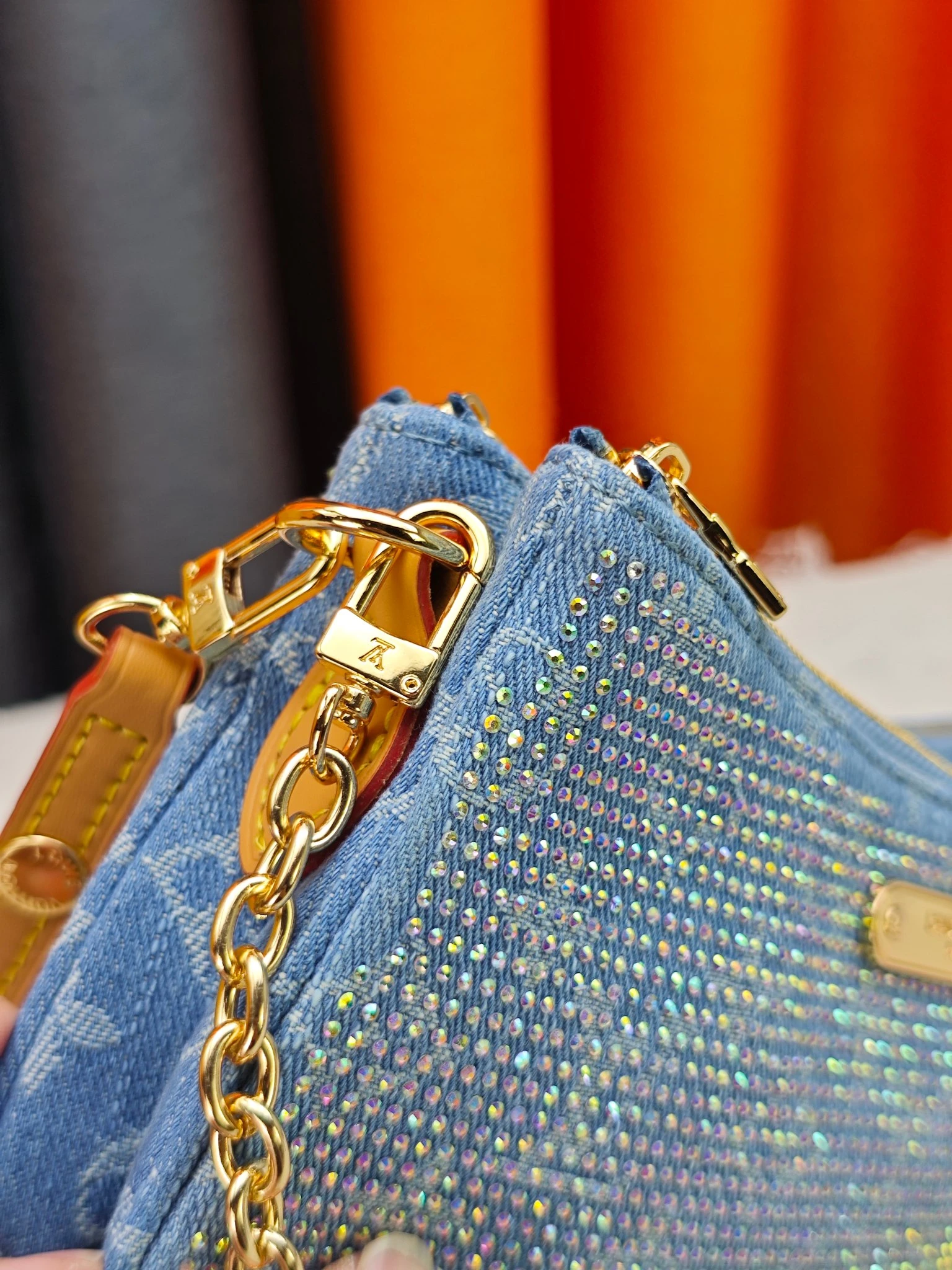 LV Liv Pochette
