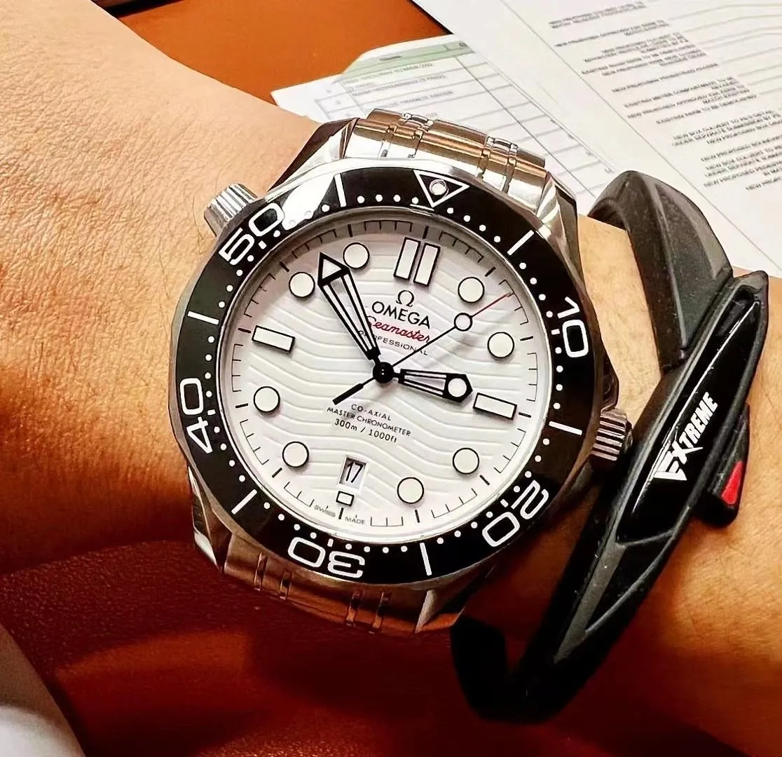 DIVER 300M CO‑AXIAL MASTER CHRONOMETER 42 MM-210.30.42.20.04.001