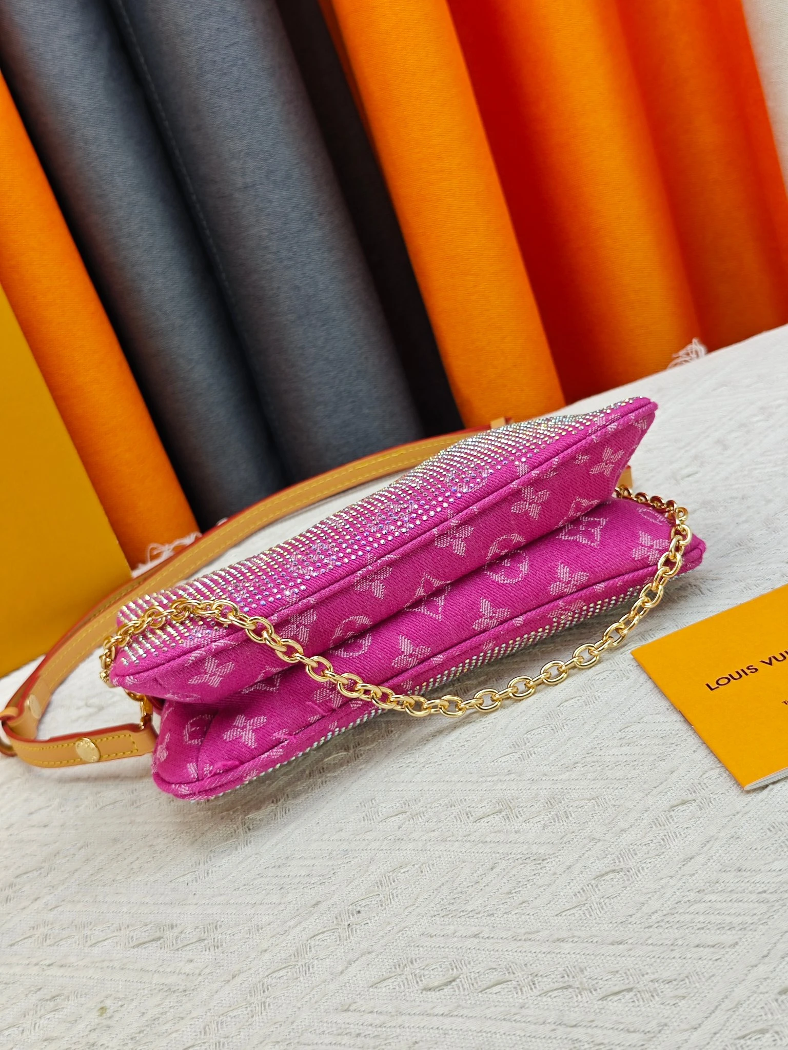 LV Liv Pochette