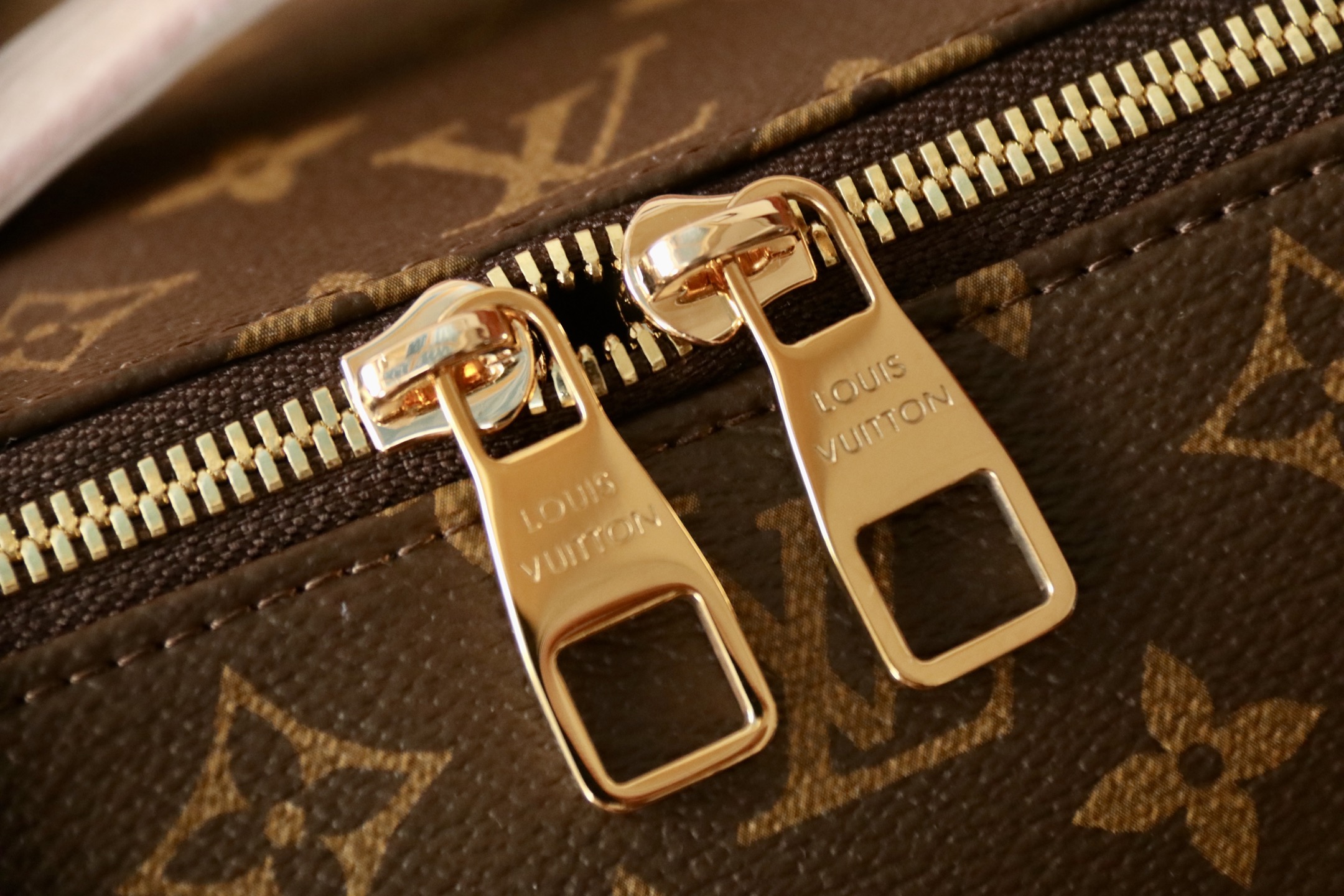 LV TOILETRY BAG