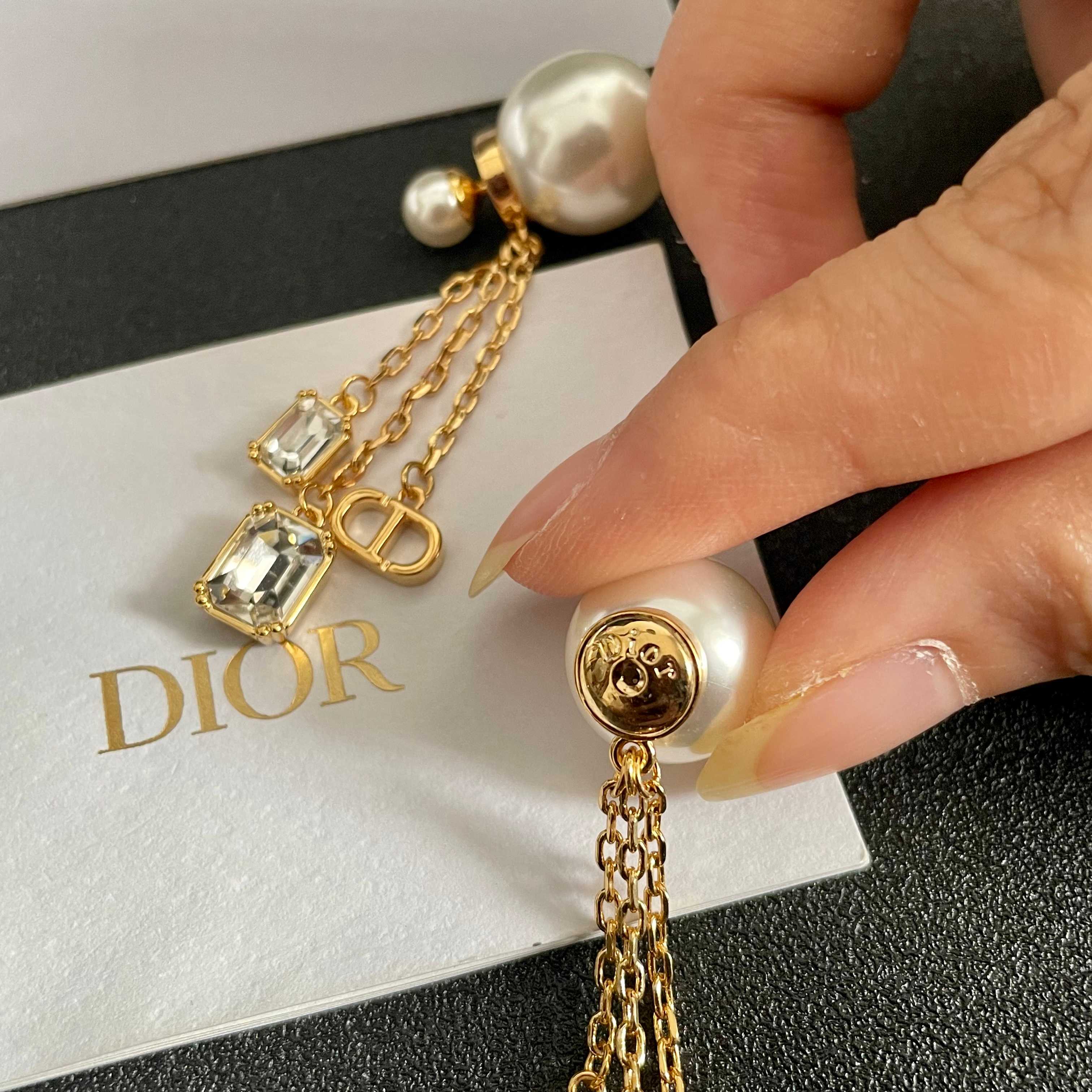 DIOR EARRING 75