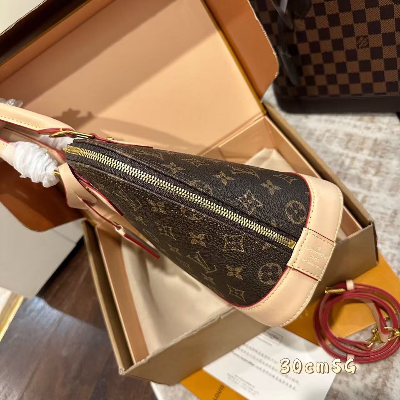 Louis Vuitton ALMA30