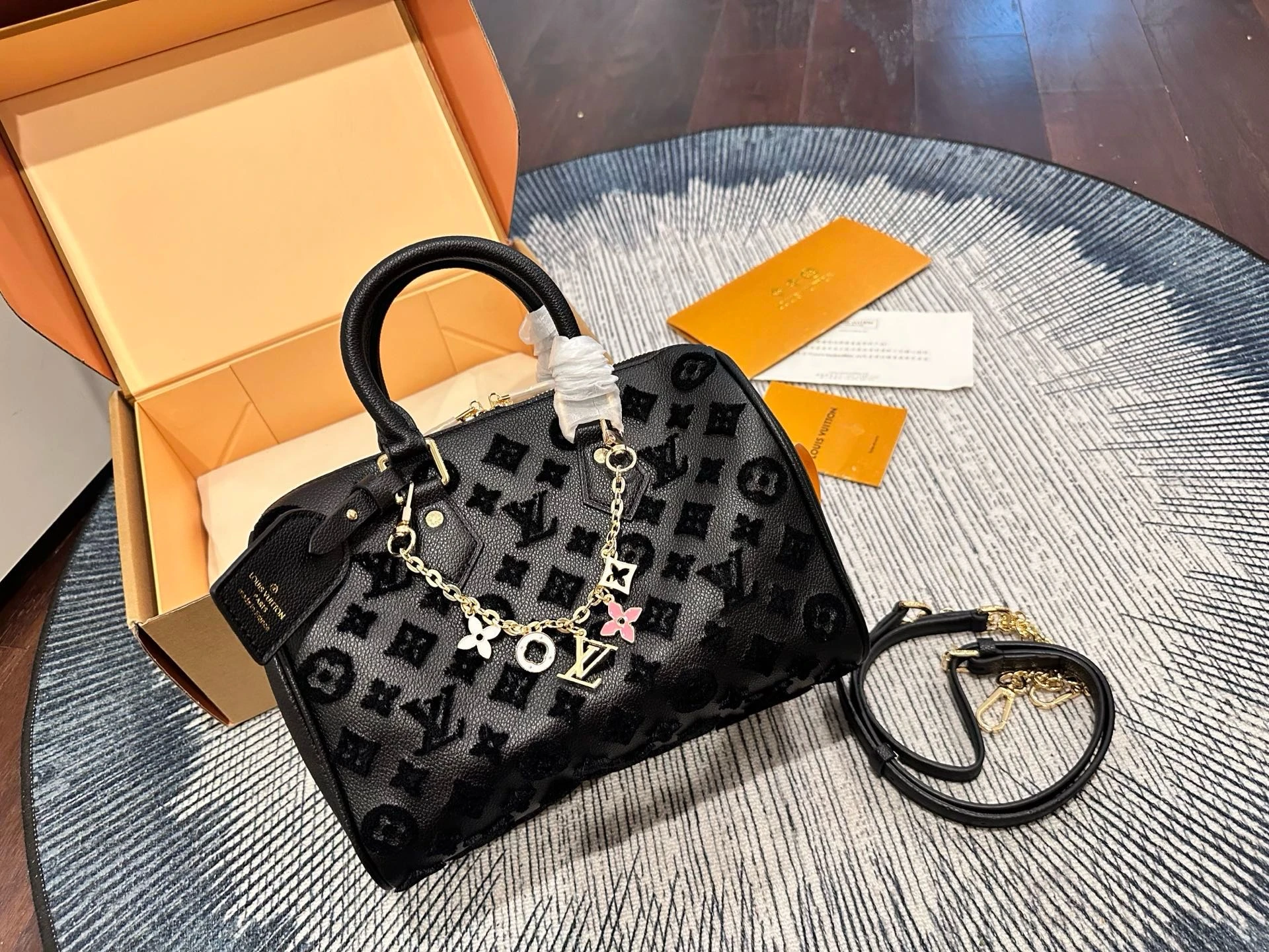 Louis Vuitton speedy