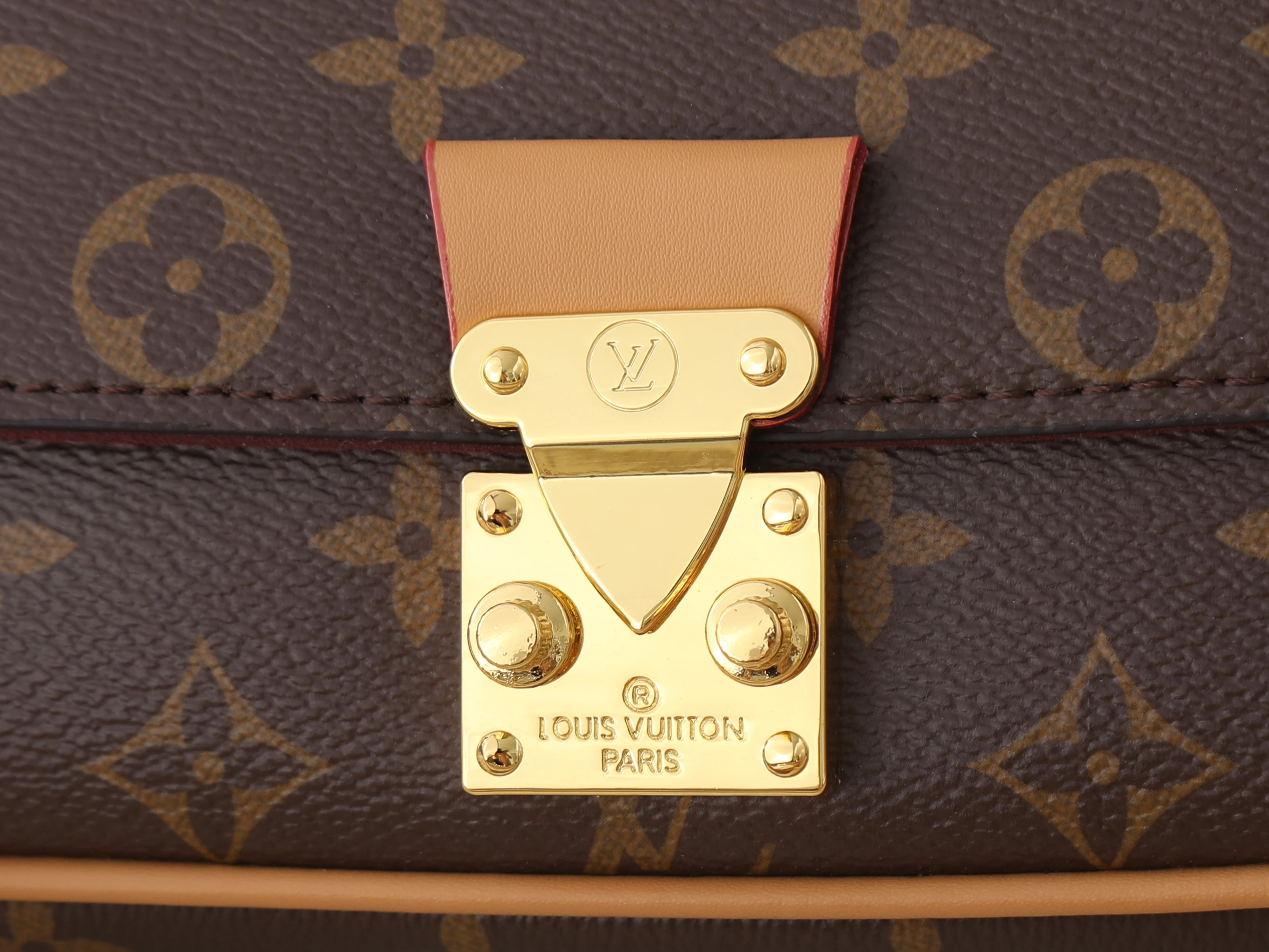 LV Pochette Métis Soft