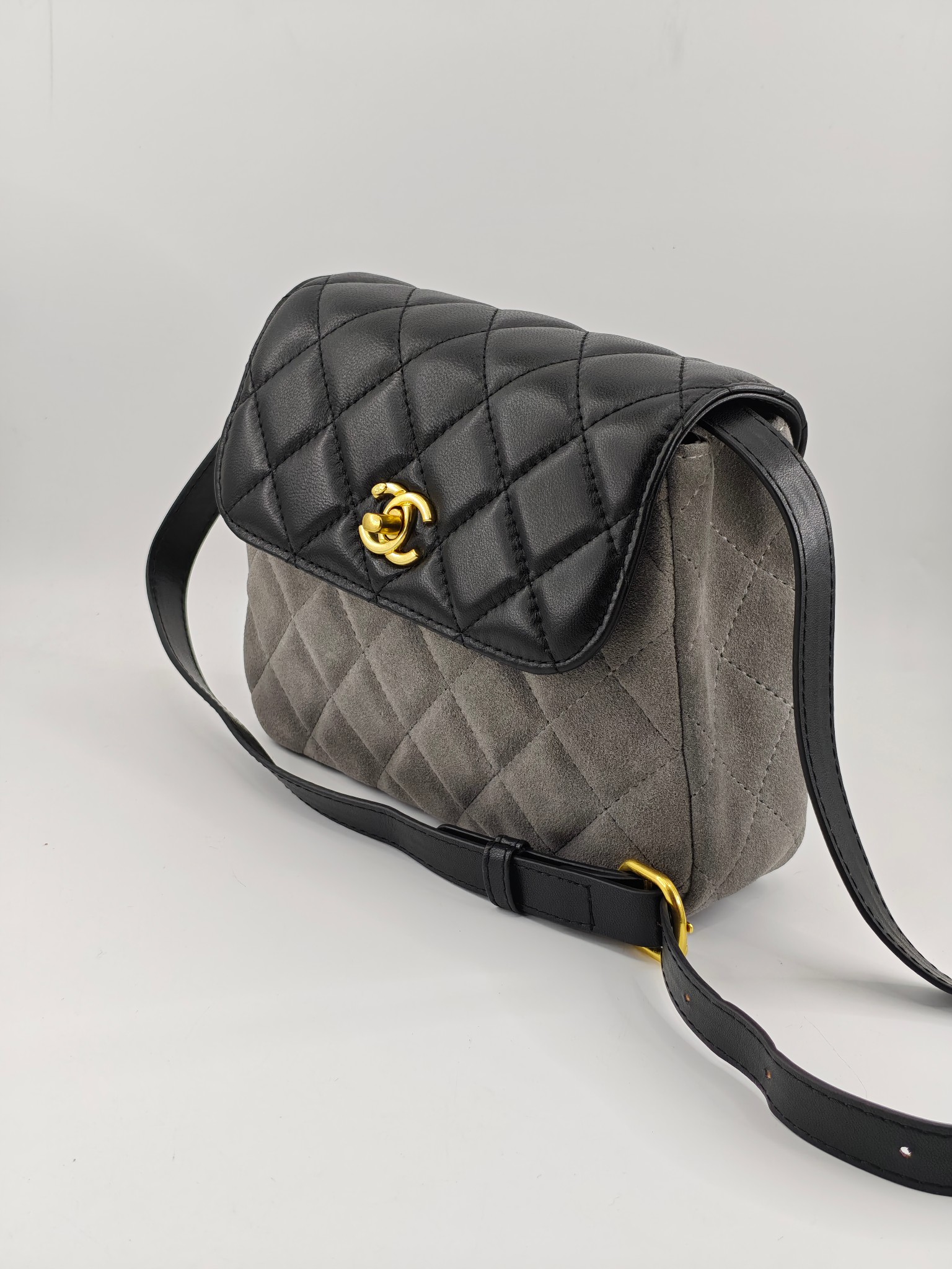 Chanel 25a Crossbody Bag