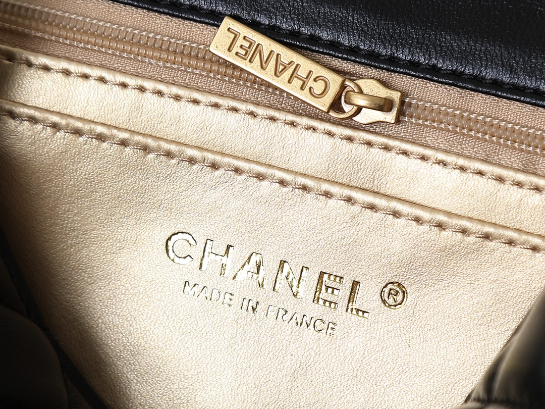 Chanel 25B Classic Flap