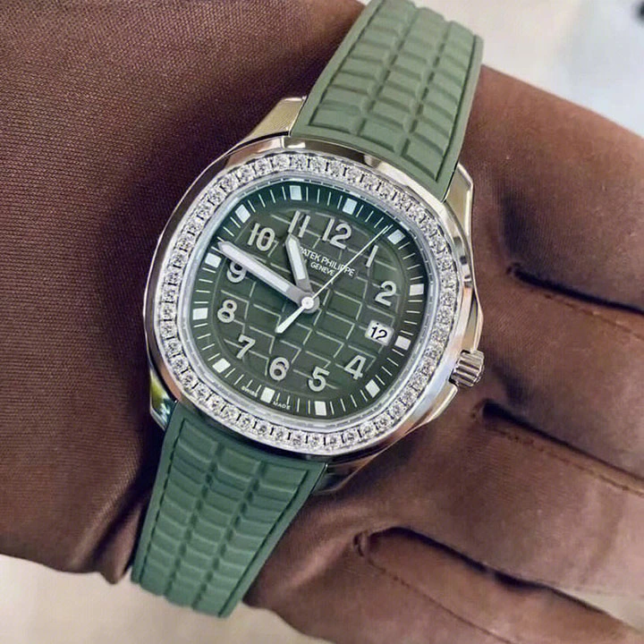 5267/200A-011-Patek Philippe AQUANAUT