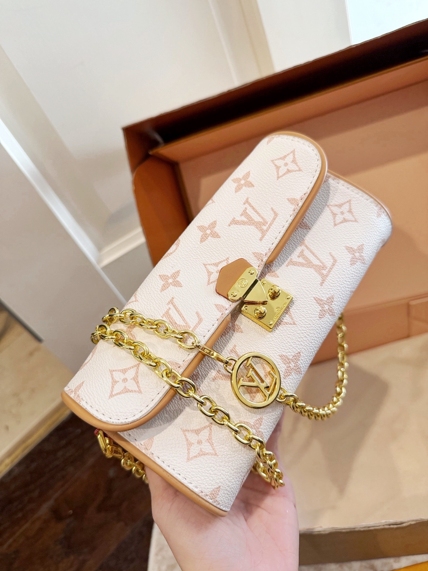 LV Pochette Camille