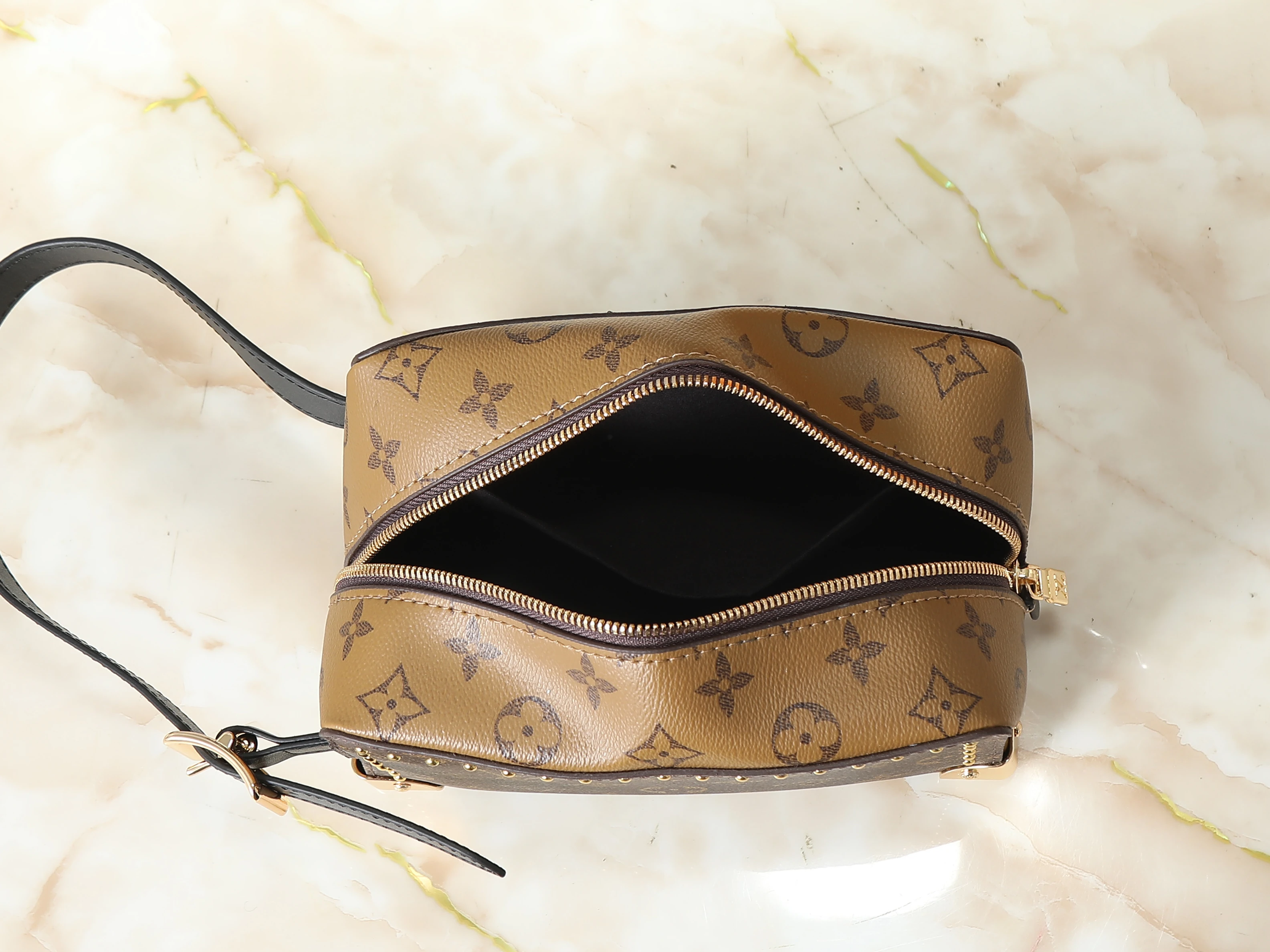 LV LOCKER DOPP KIT TRUNK