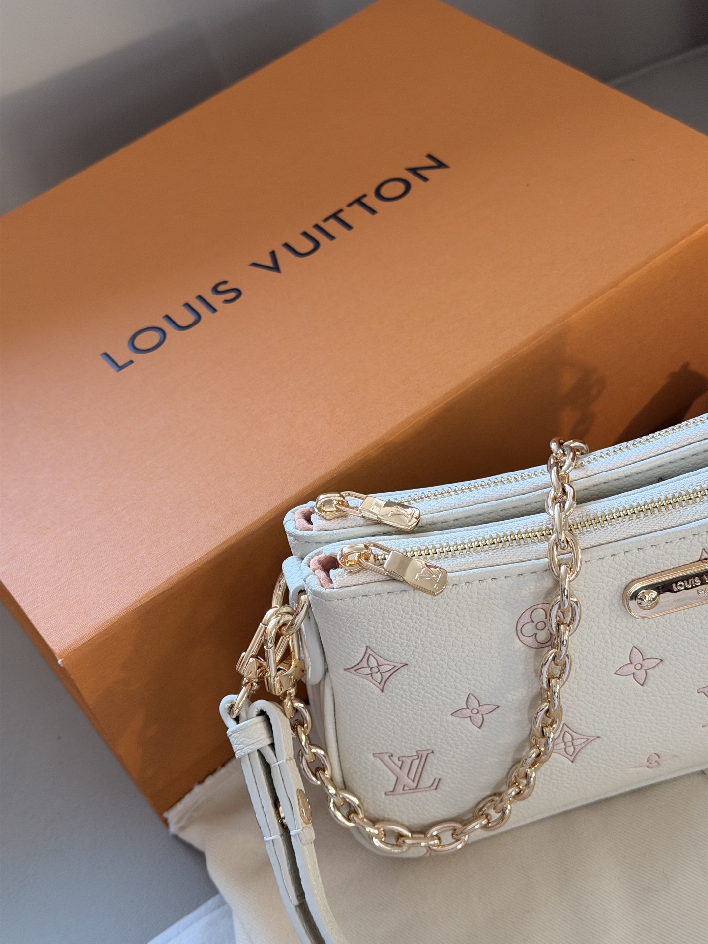 Liv Pochette