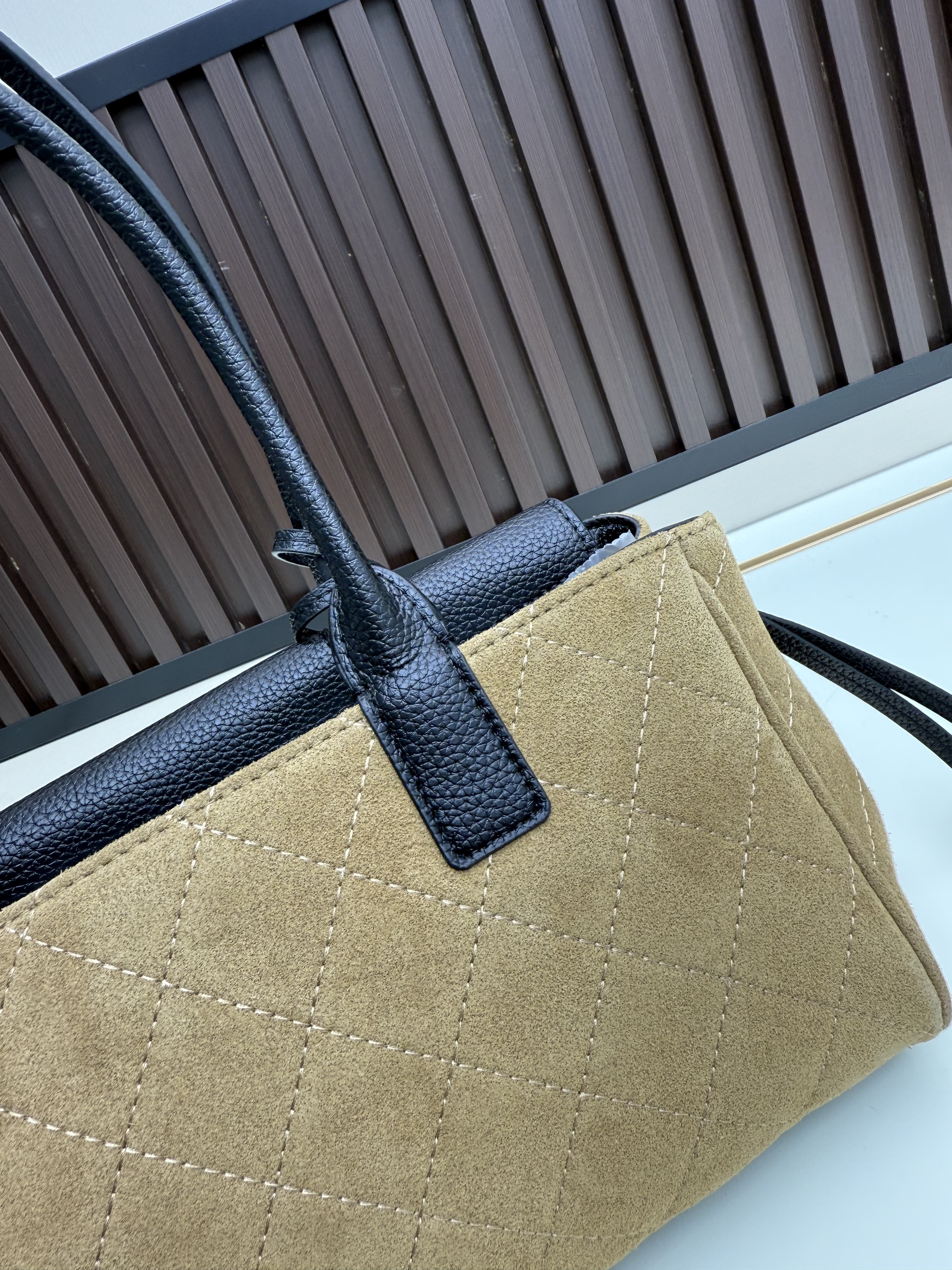 𝐂𝐡𝐚𝐧𝐞𝐥 𝟐𝟎𝟐𝟔ss Tote Bag