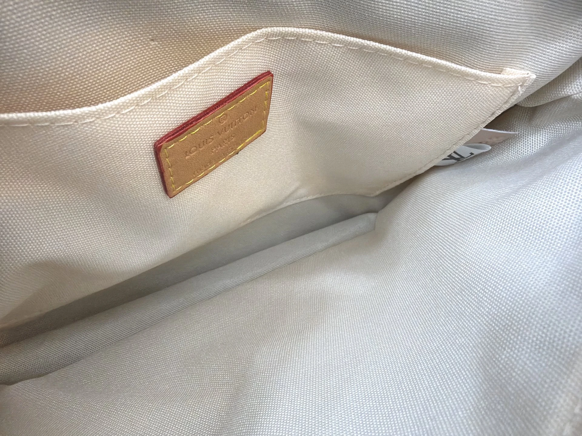 LV POCHETTE VOYAGE