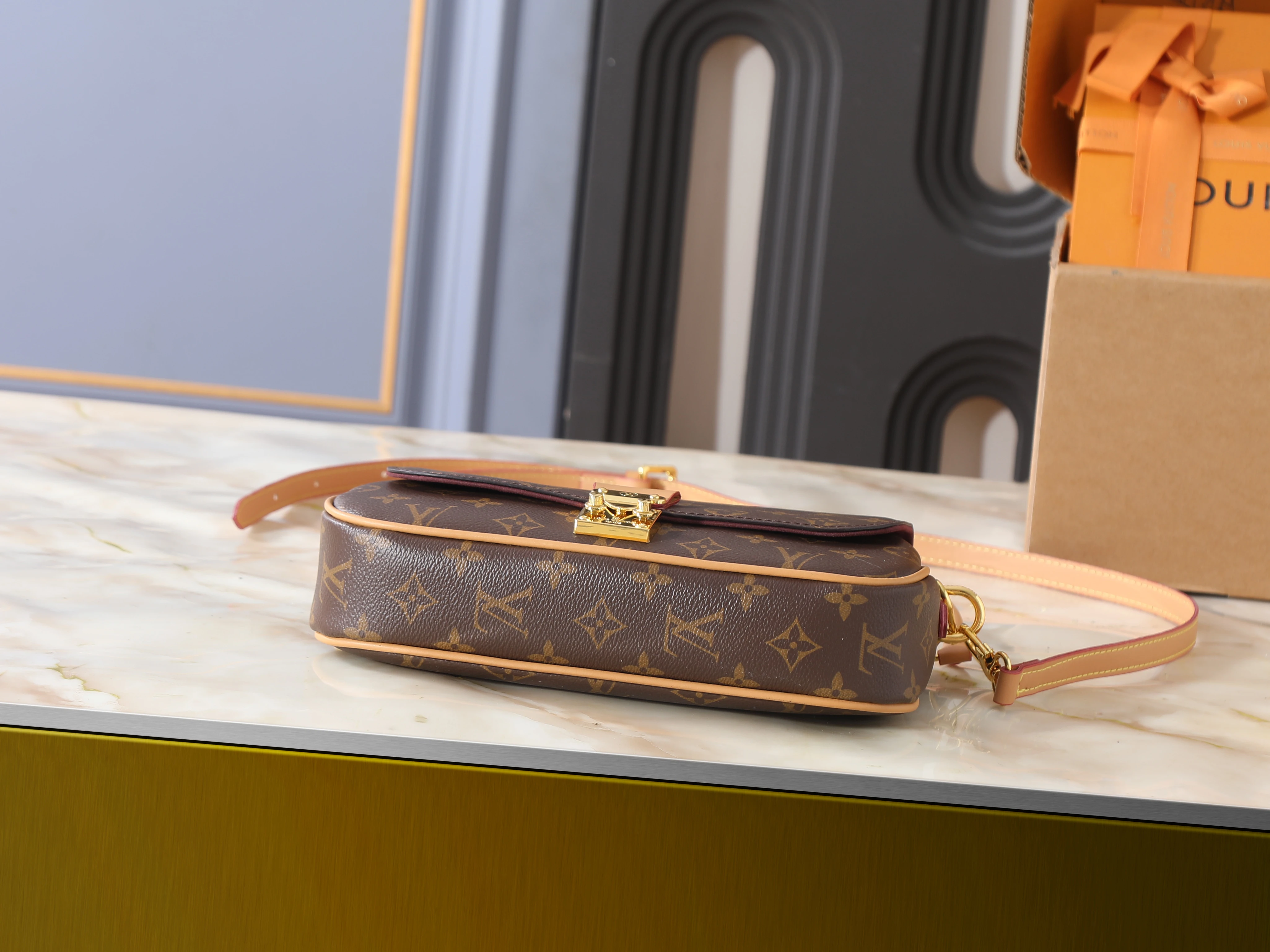 LV Pochette Métis Soft