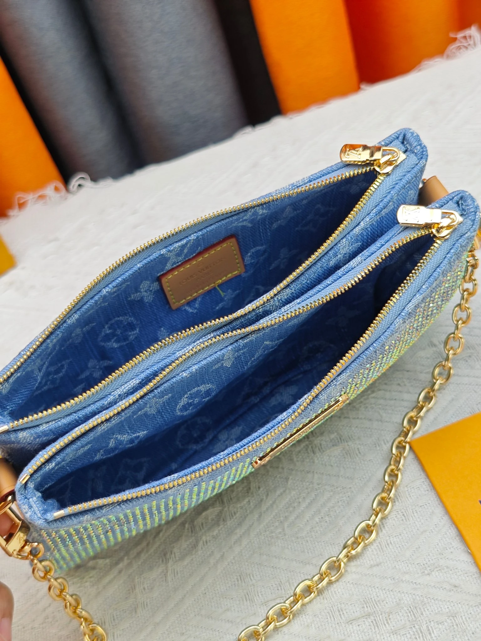 LV Liv Pochette