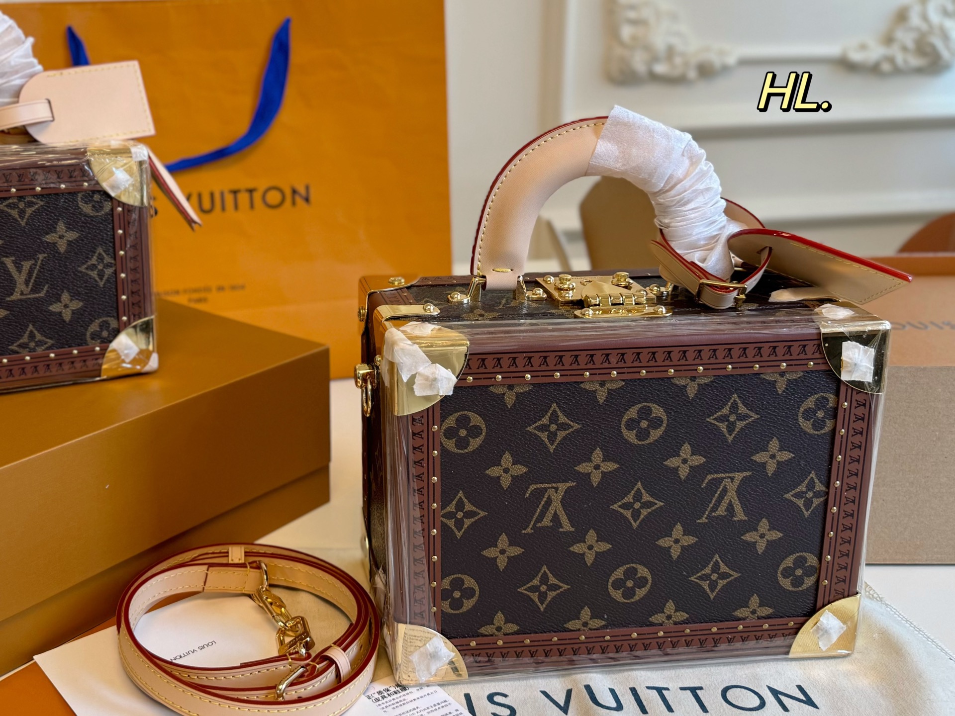 LV Valisette