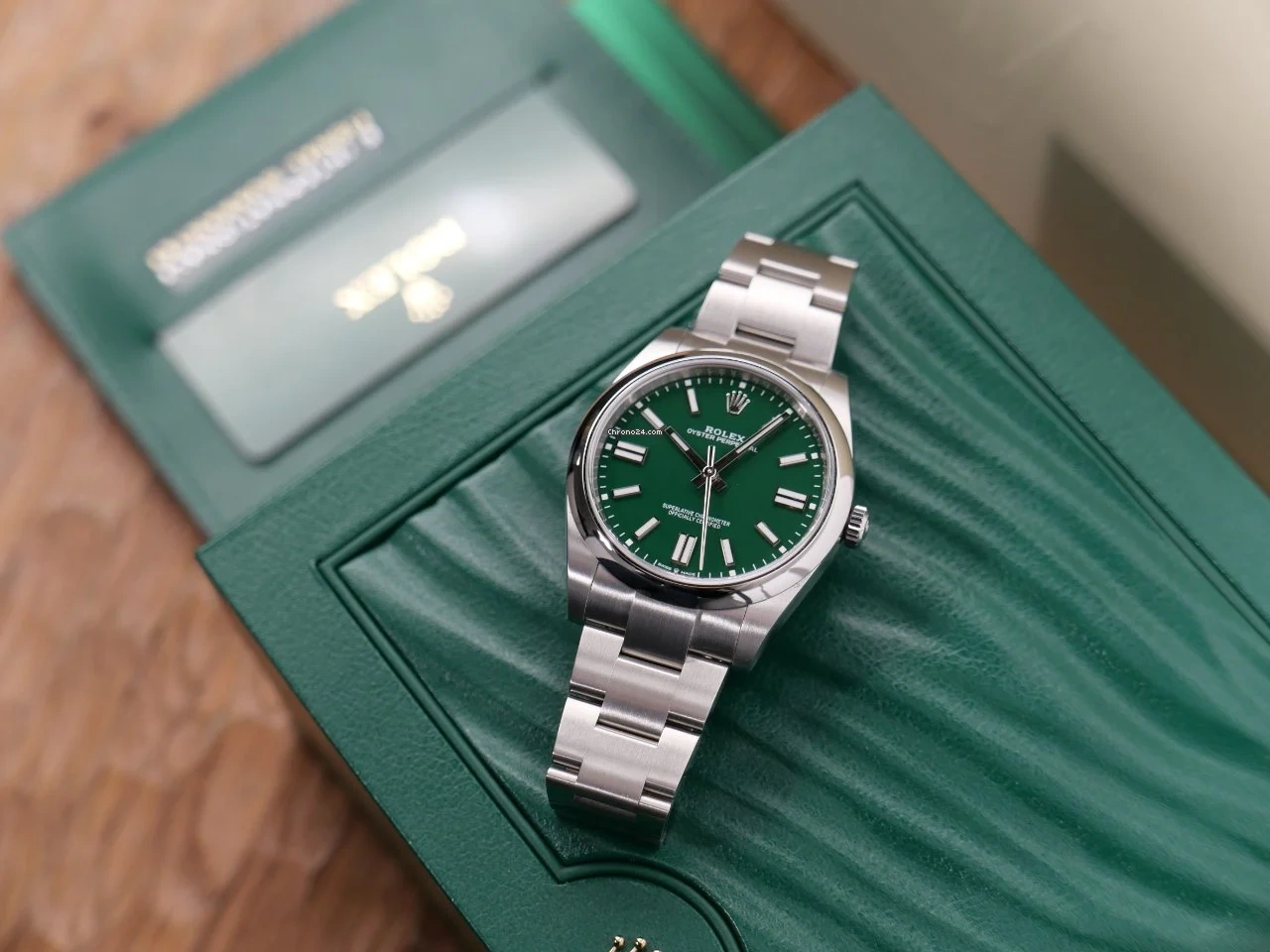 OYSTER PERPETUAL 124300 Series(green dial)